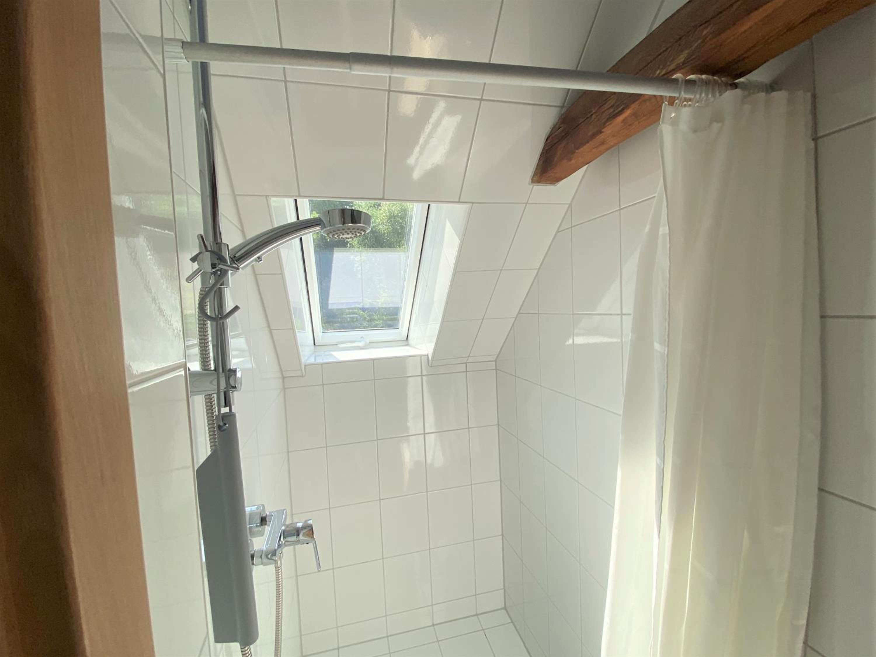 Double Room with Private Bathroom - Photo 4