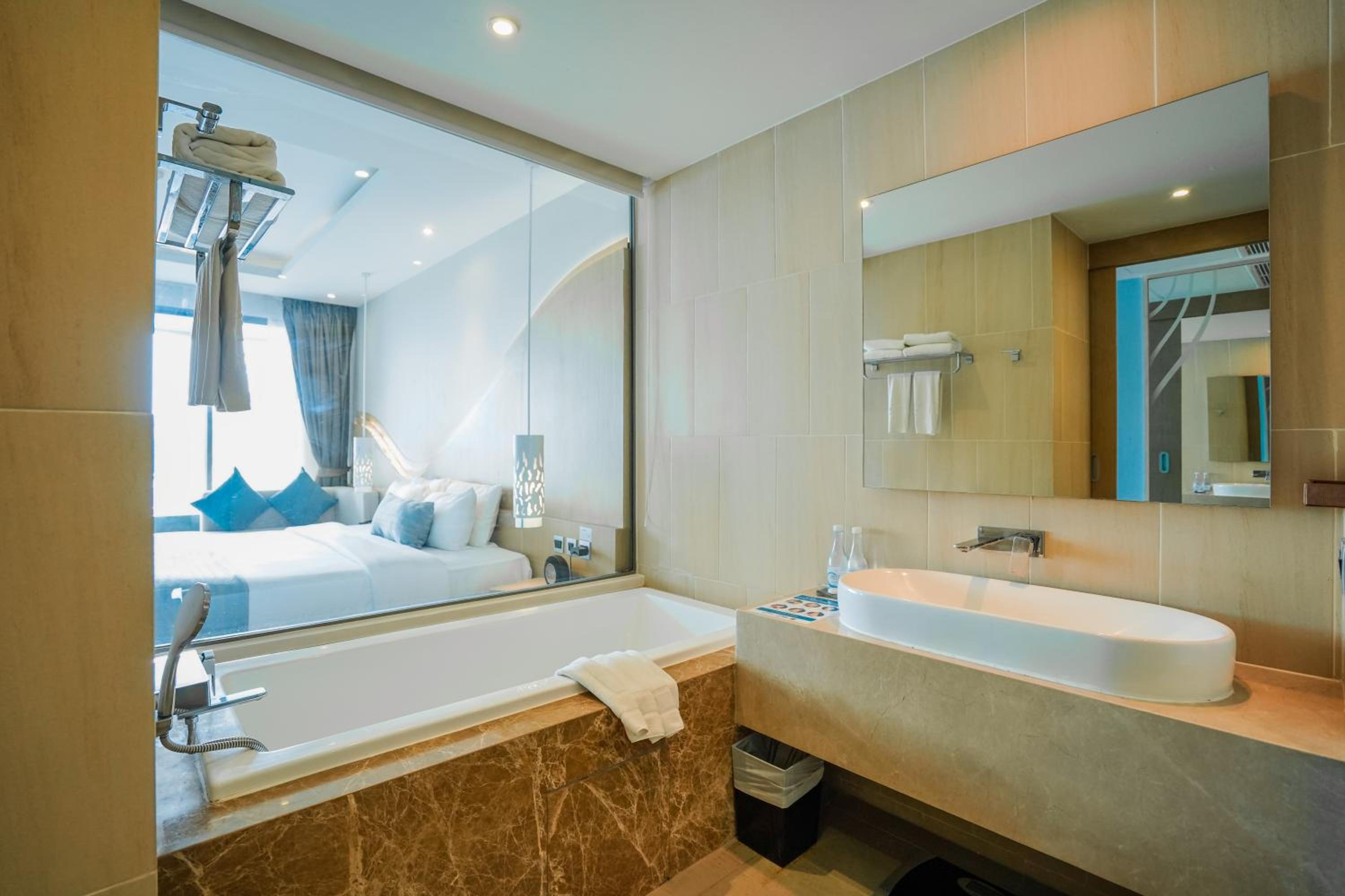 Deluxe Pool Access with Sea view  - Photo 3