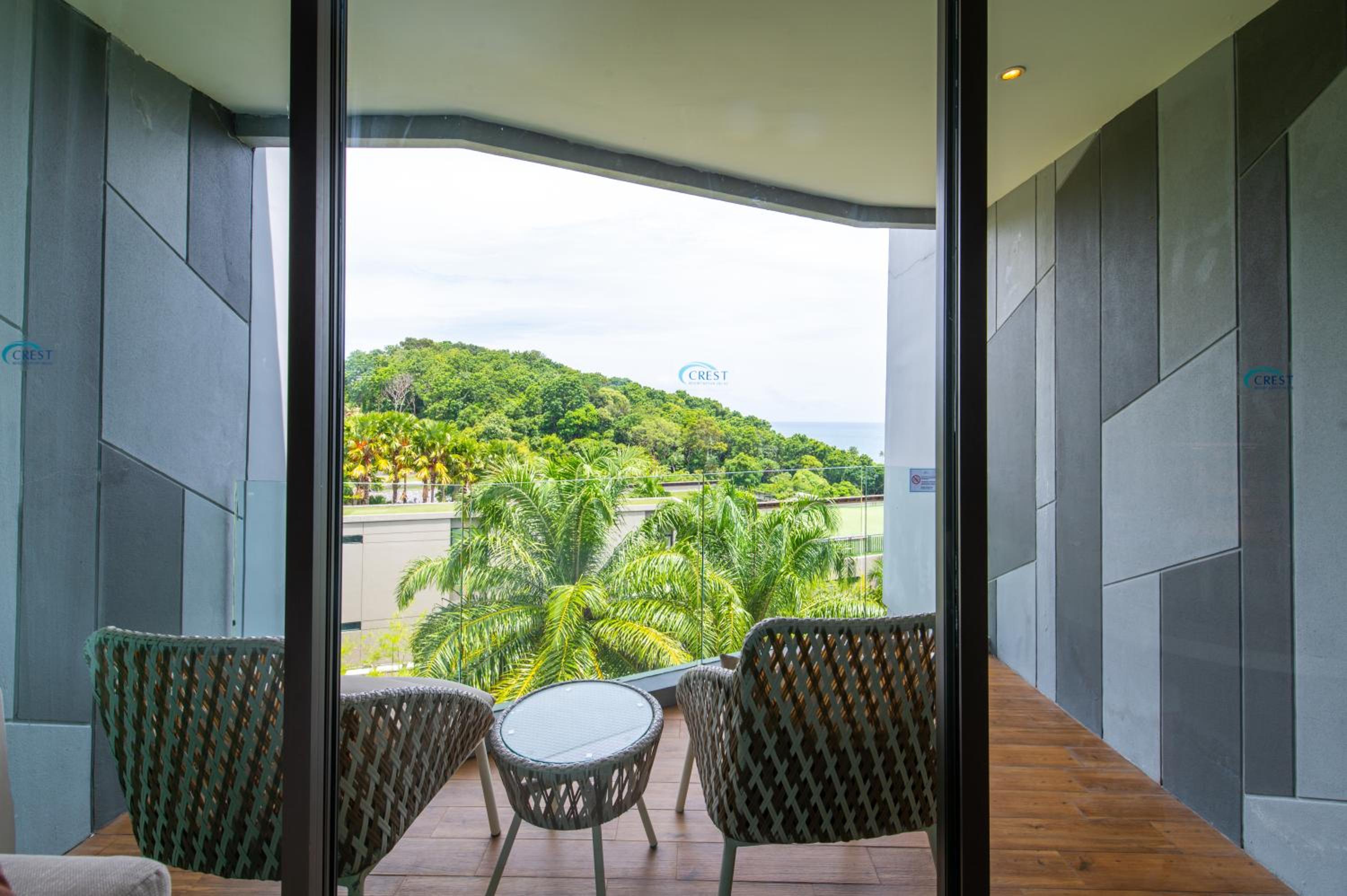 Deluxe partial seaview - Photo 11