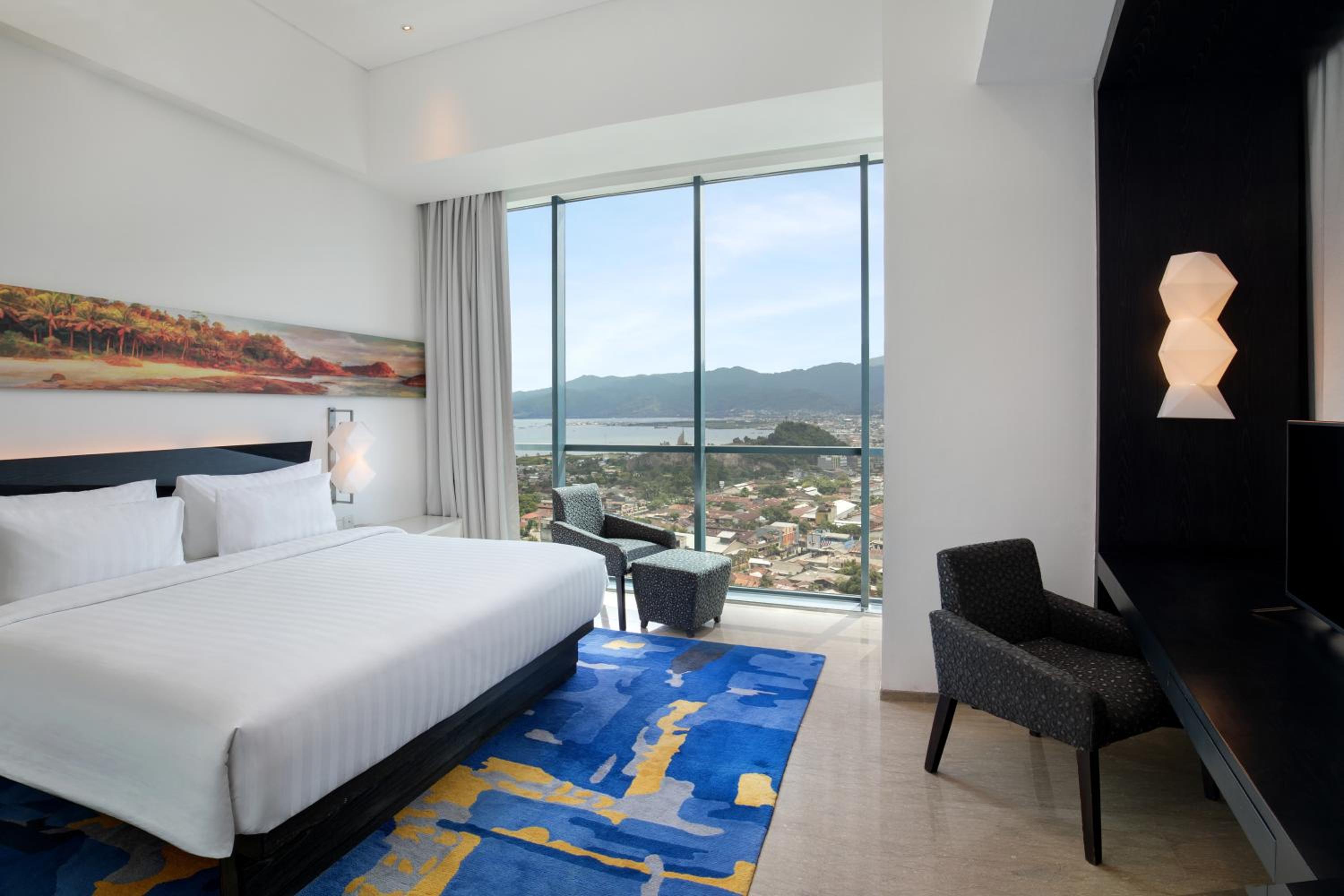 Superior King Room with Ocean View - Photo 7