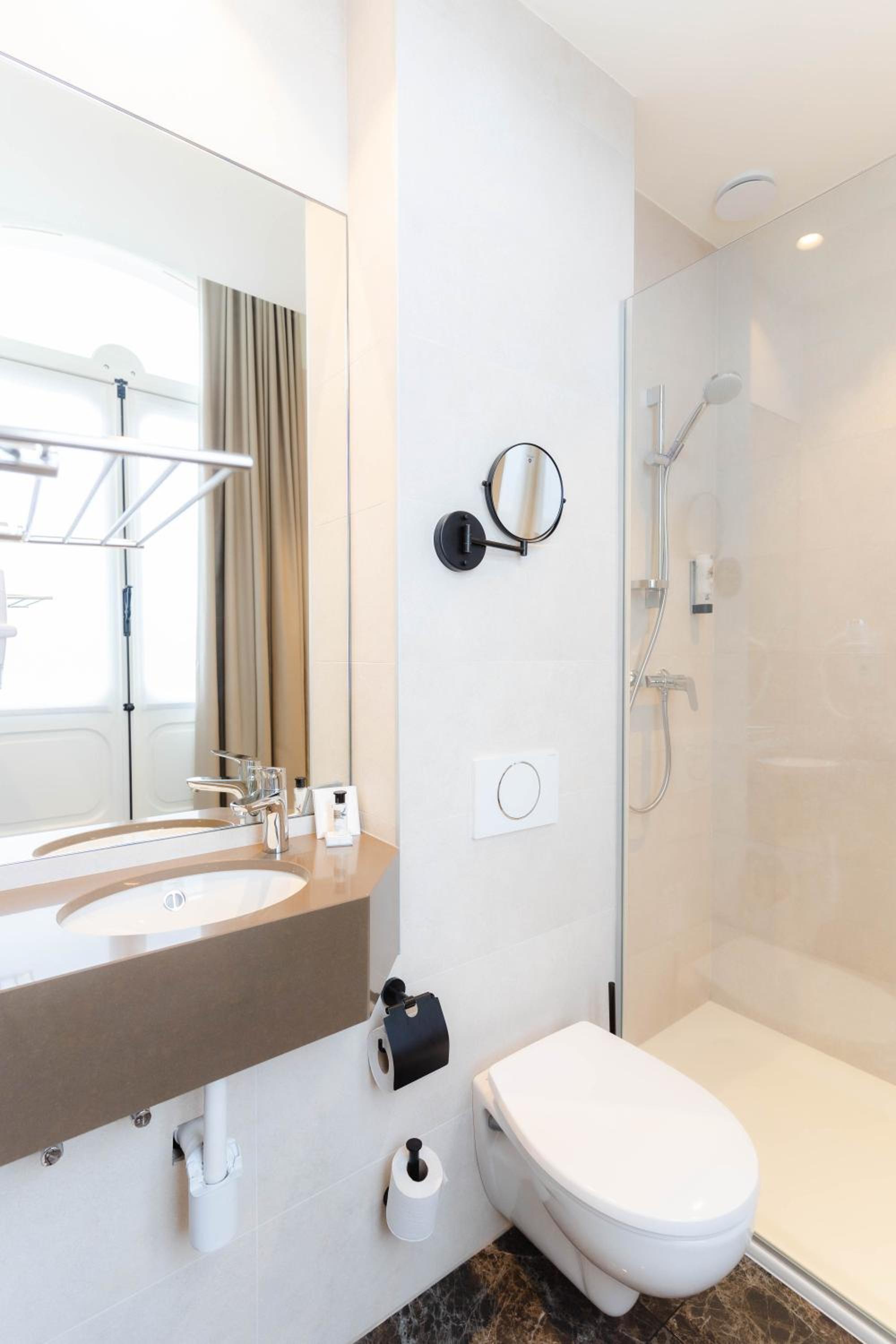 Standard Double Room - Photo 5