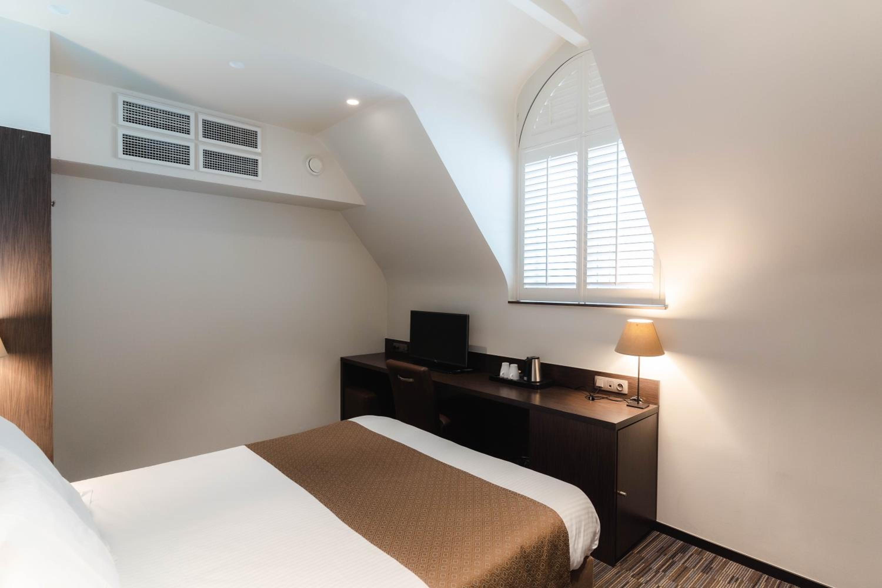 Standard Double Room - Photo 4