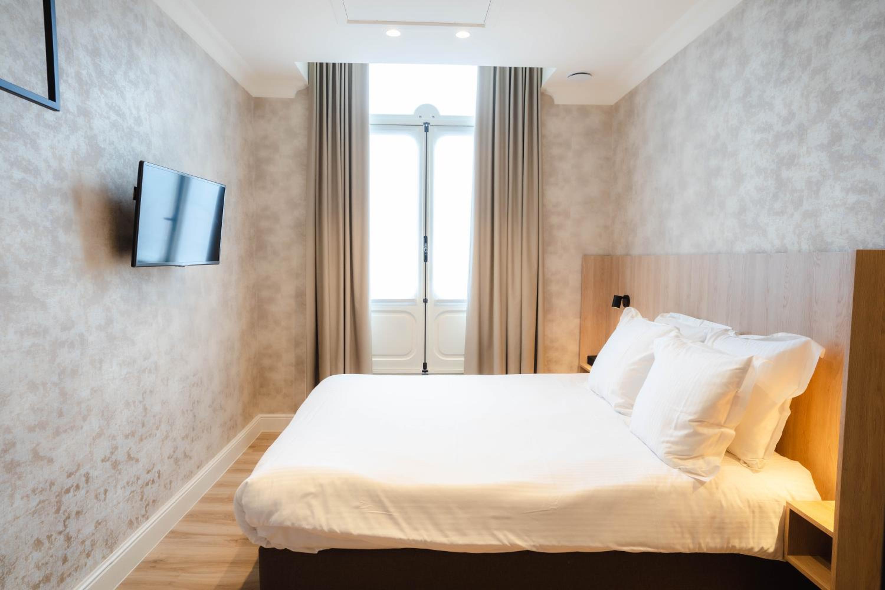 Standard Double Room - Photo 1