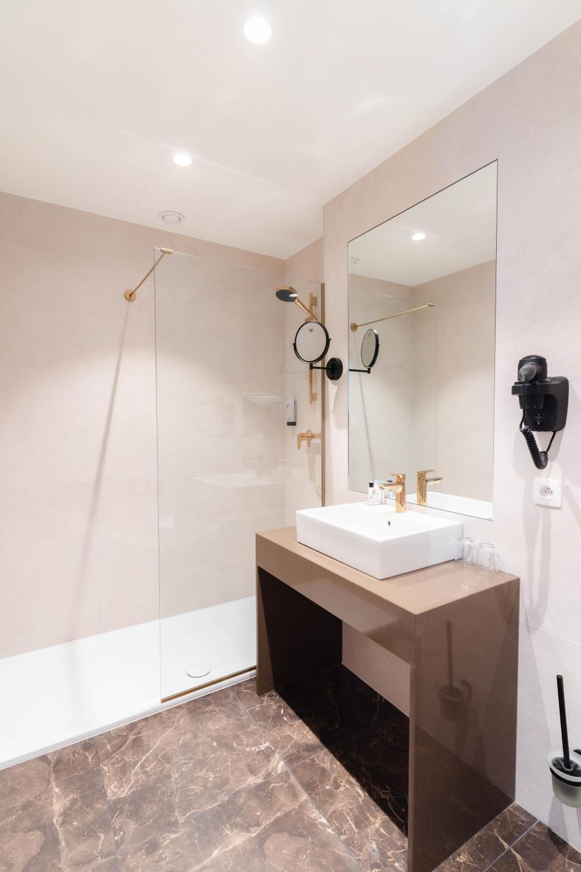 Deluxe Twin Room with Spa Access photo 3