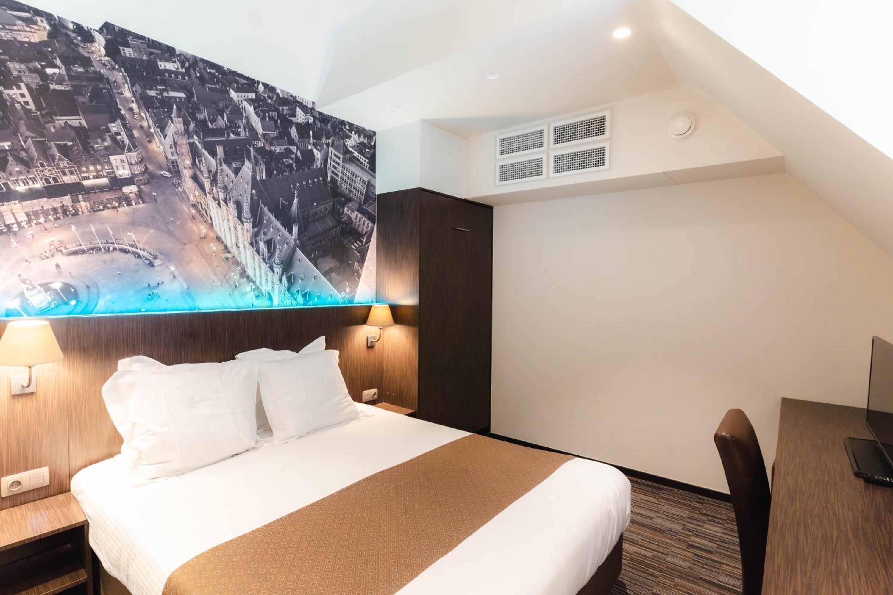 Standard Double Room - Photo 9