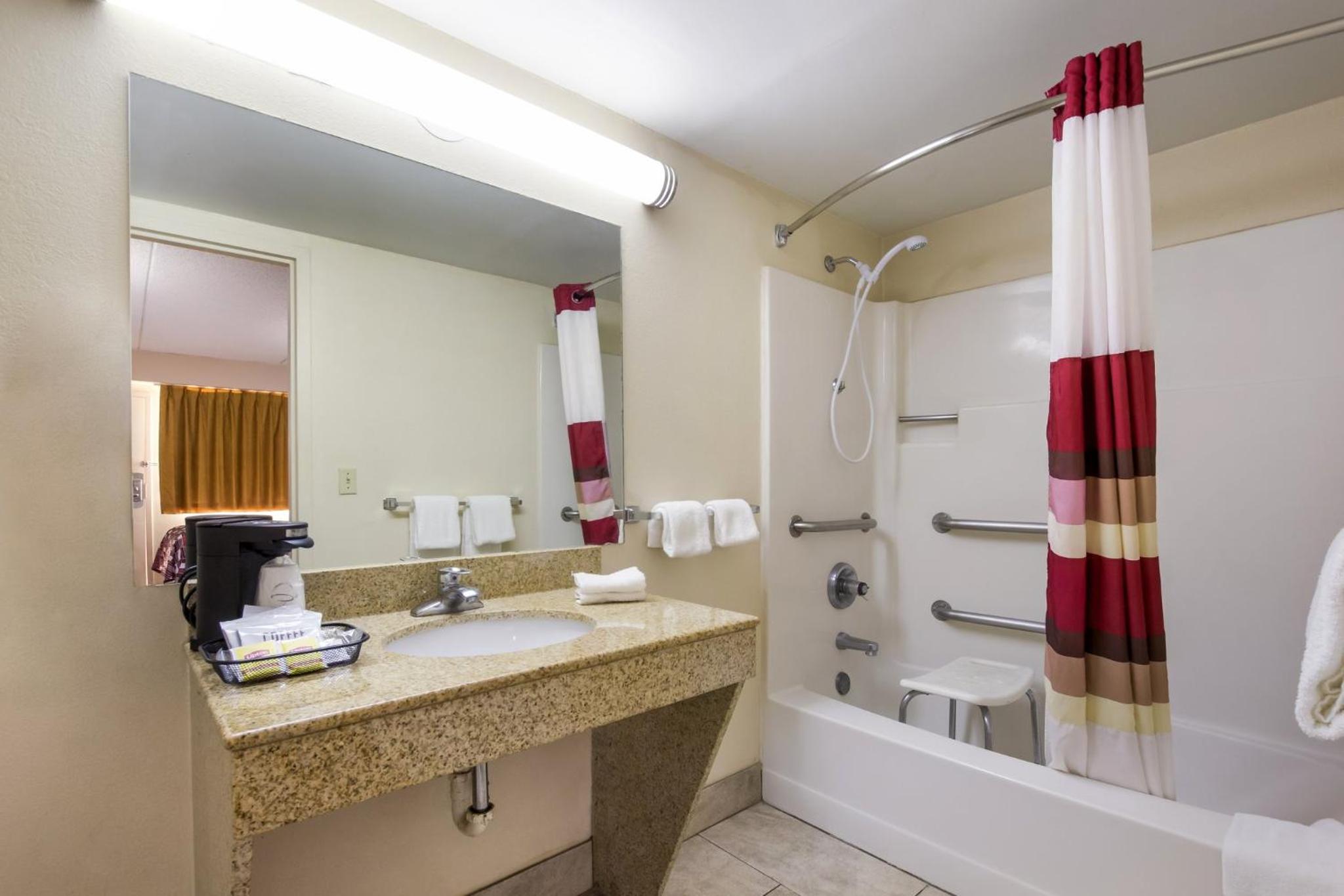 Deluxe Room with Two Double Beds Disability Access Non-Smoking - Photo 2