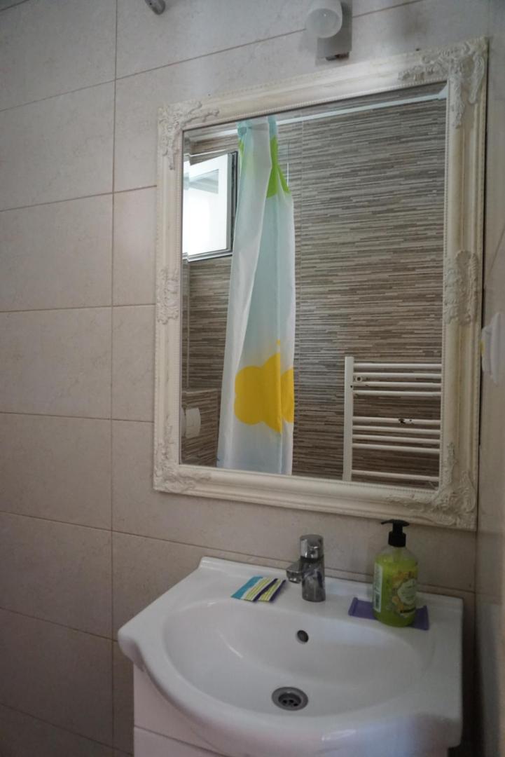 Double Room - Photo 6