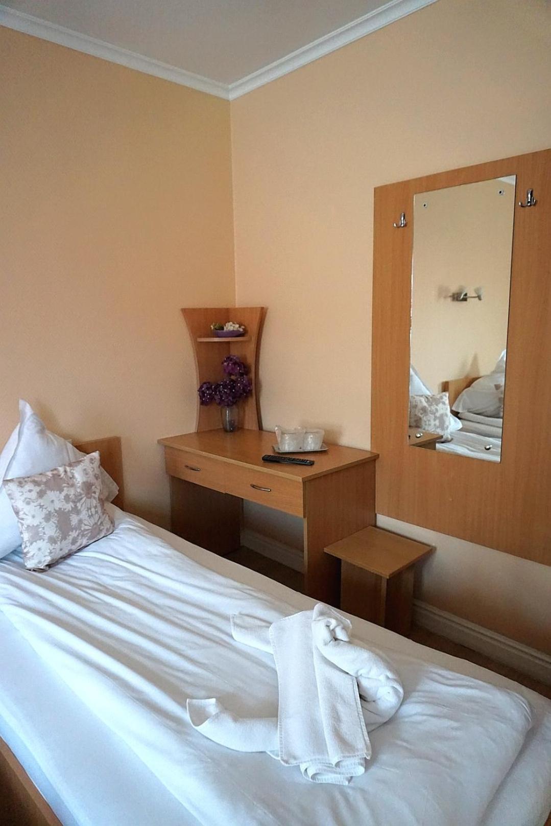 Double Room - Photo 1