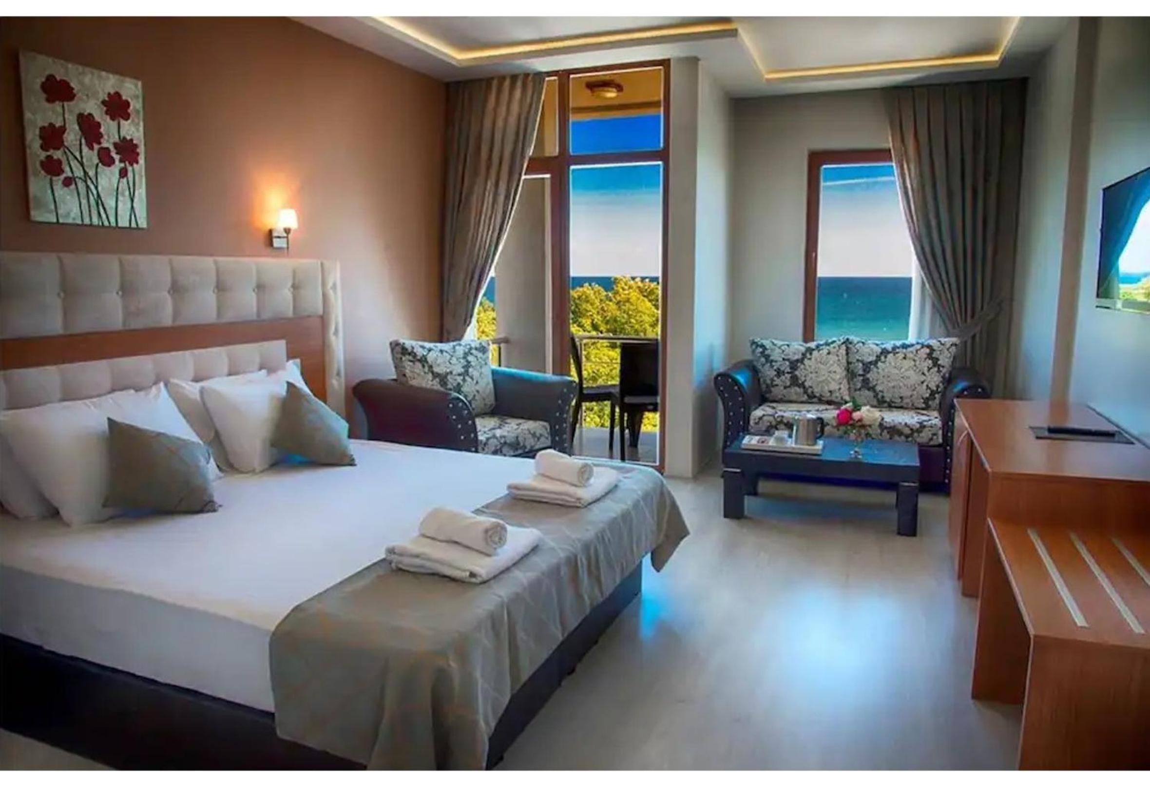Deluxe Double or Twin Room photo 1