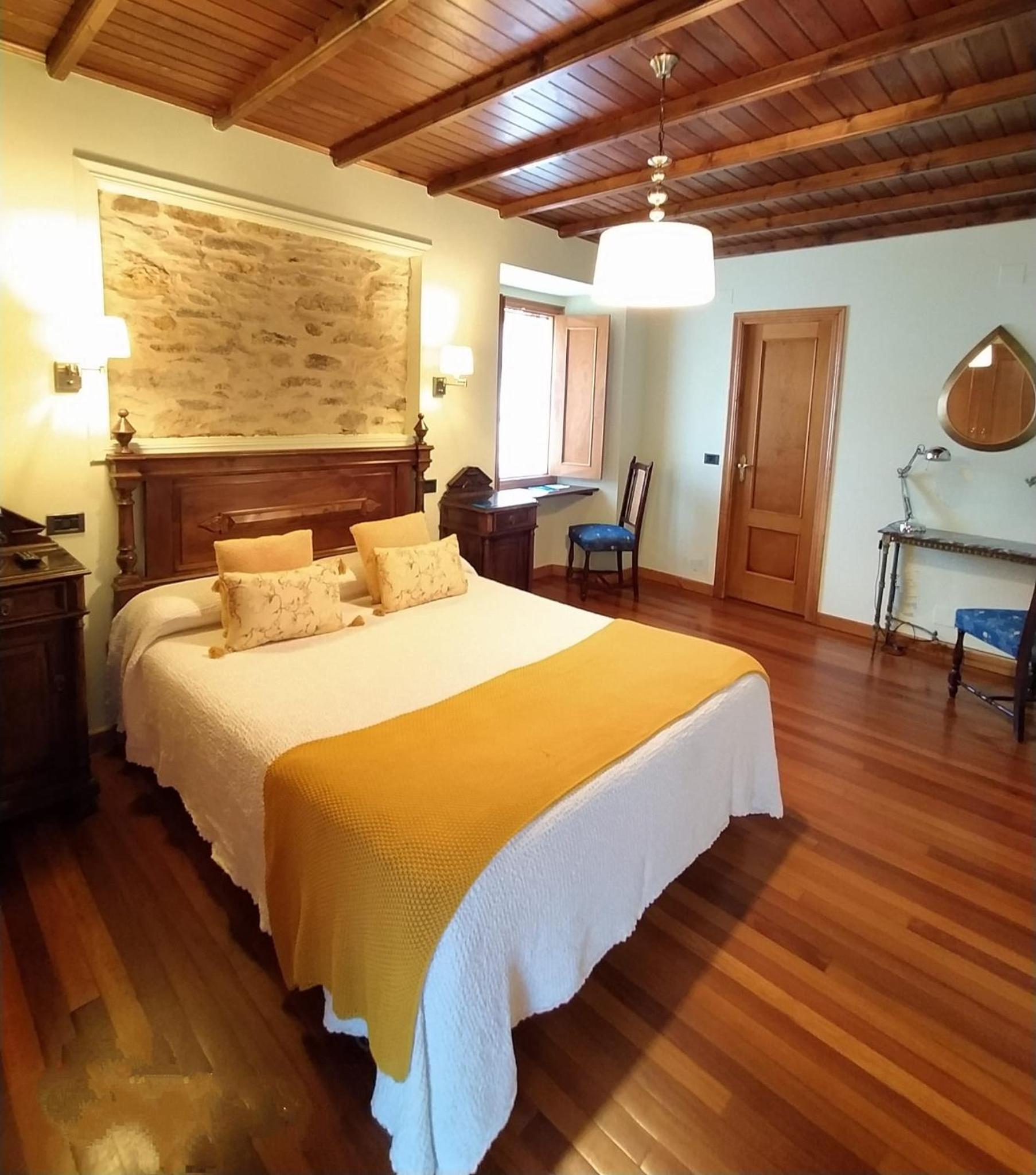 Double Room - Photo 11