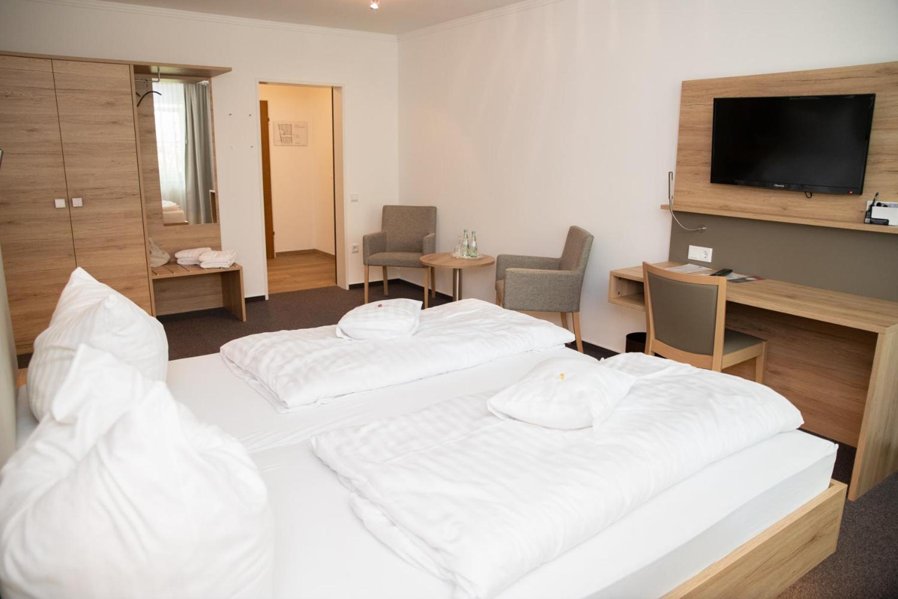 Double Room - Photo 9
