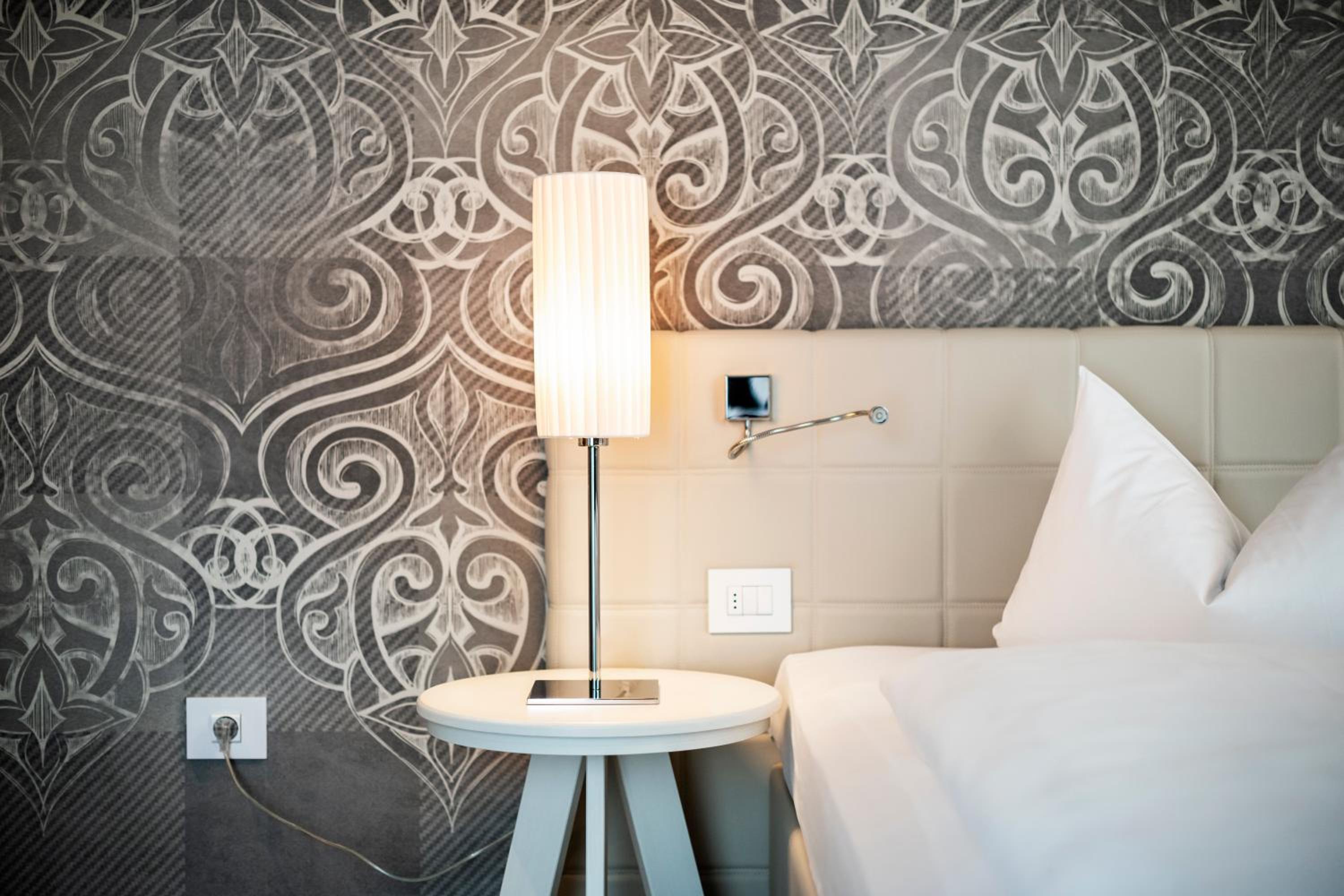 Deluxe Double Room with Balcony photo 3