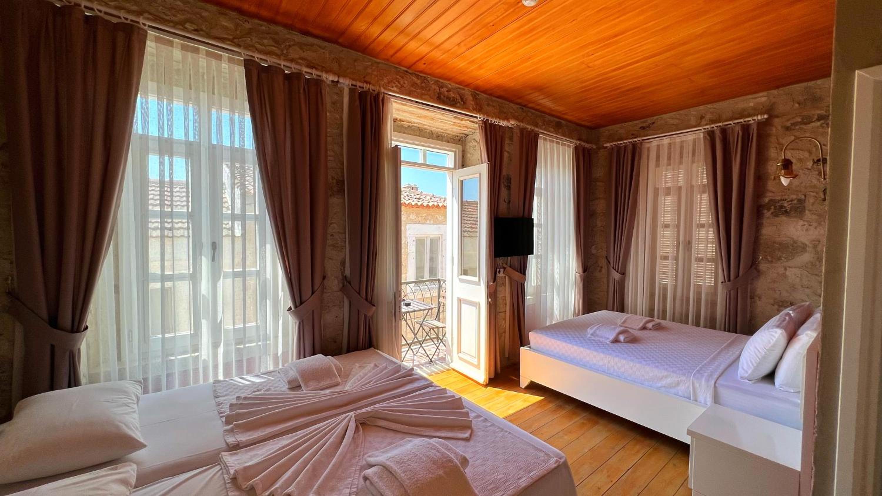 Superior Triple Room - Photo 8