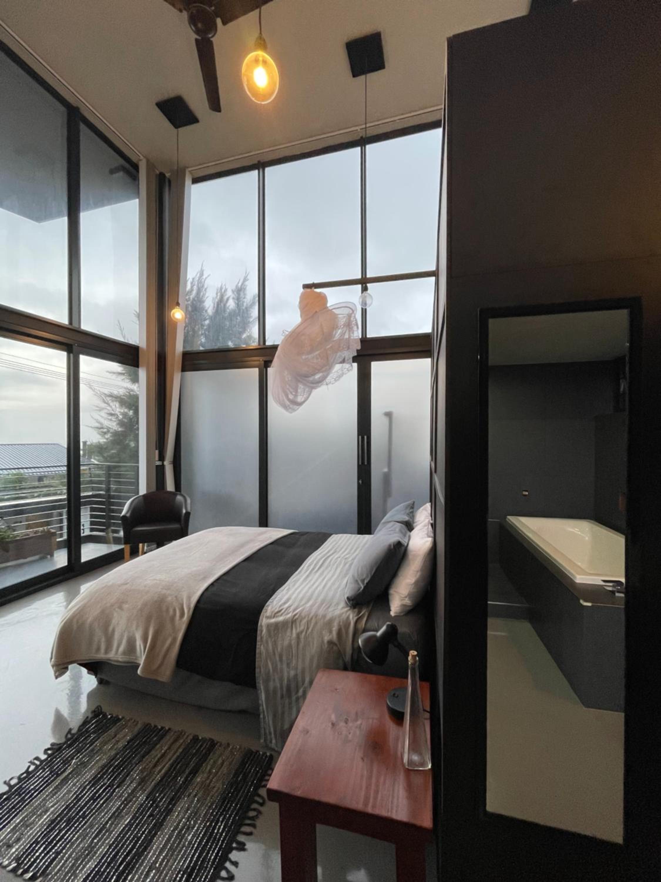 Double Room with Balcony and Sea View - Photo 4