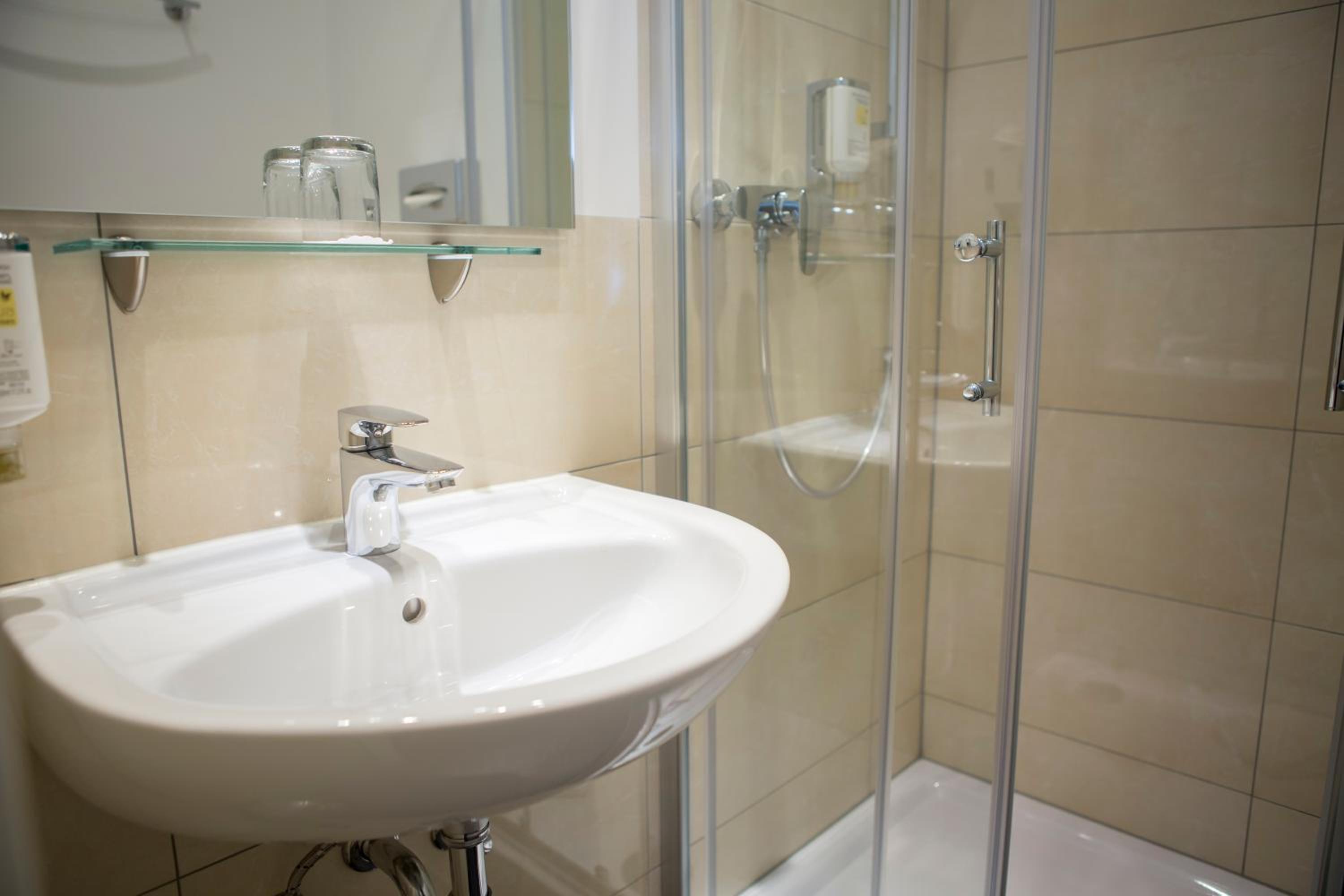 Standard Double Room - Photo 16