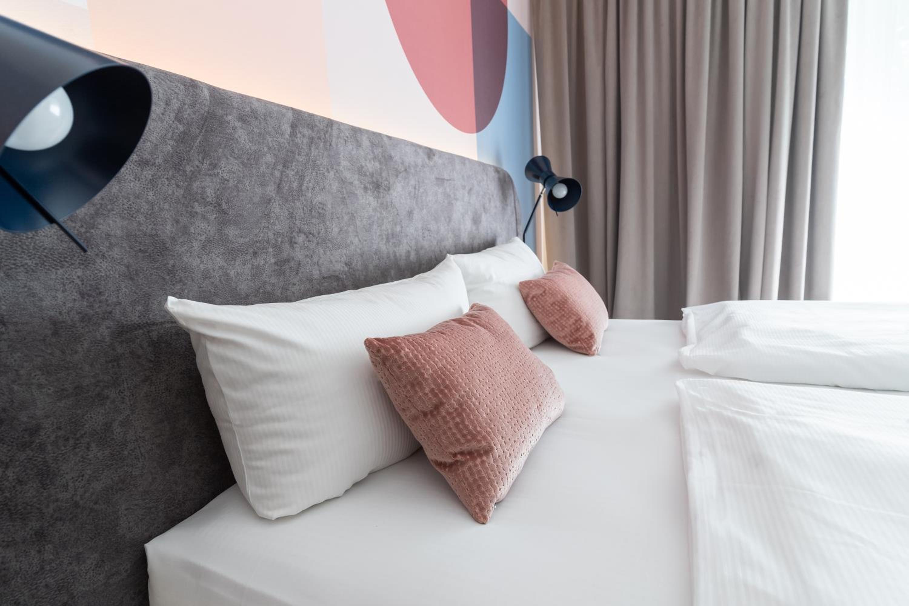 Standard Double Room - Photo 12