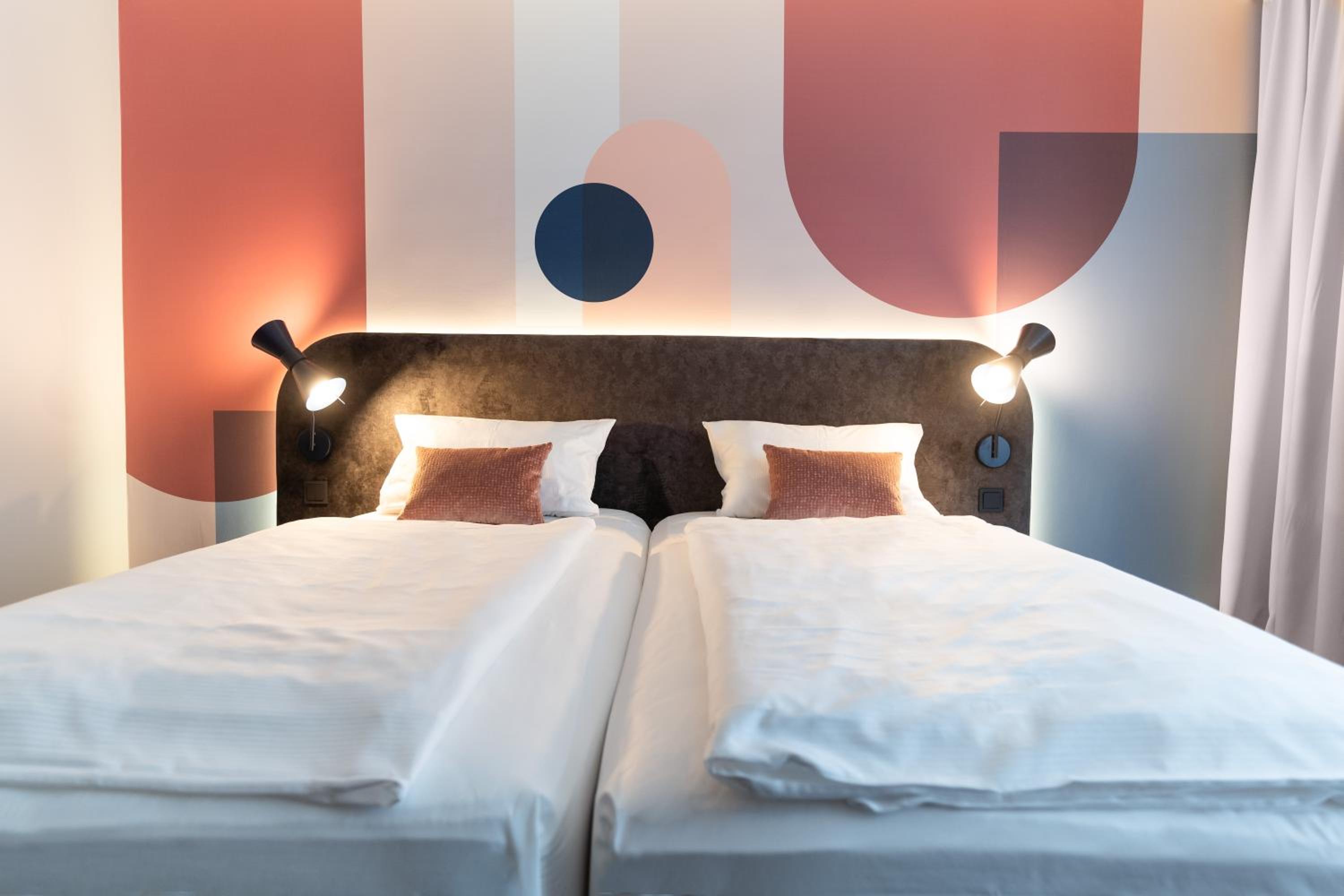 Standard Twin Room - Photo 7