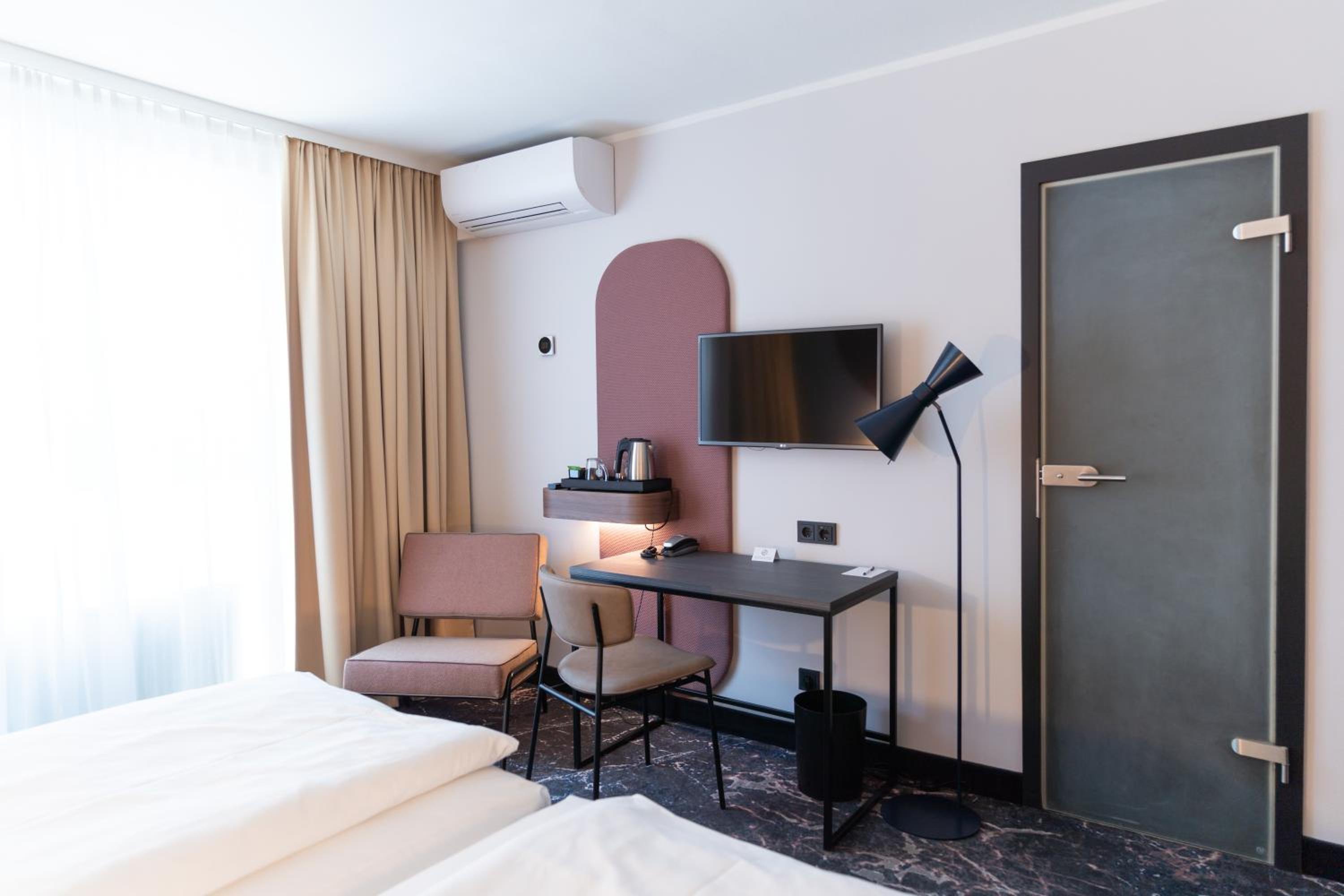 Standard Double Room - Photo 22