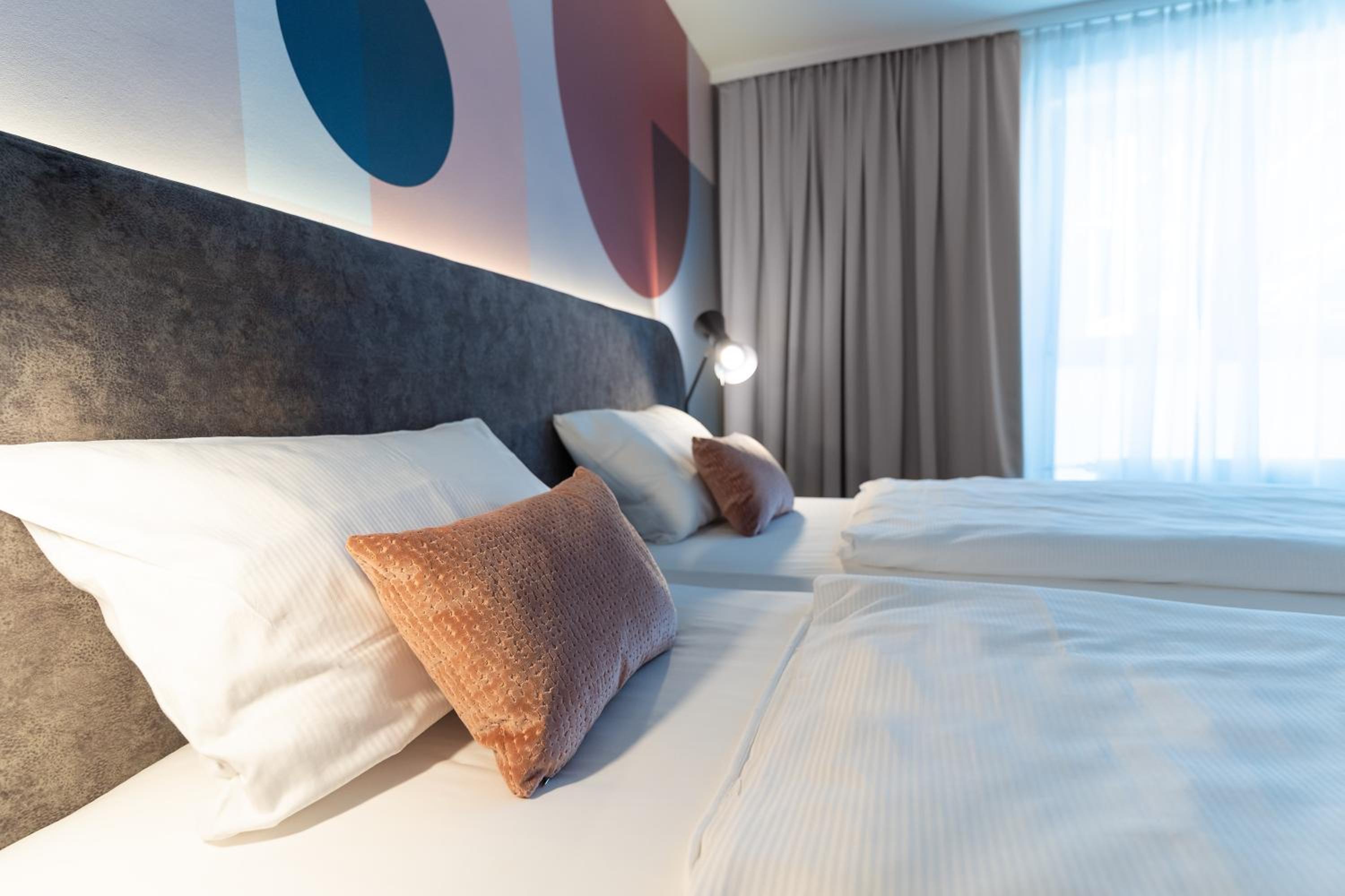 Standard Twin Room - Photo 25
