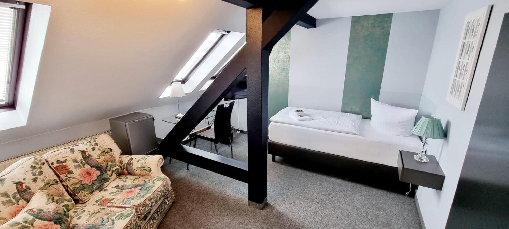 Single Room with Shared Bathroom photo 3