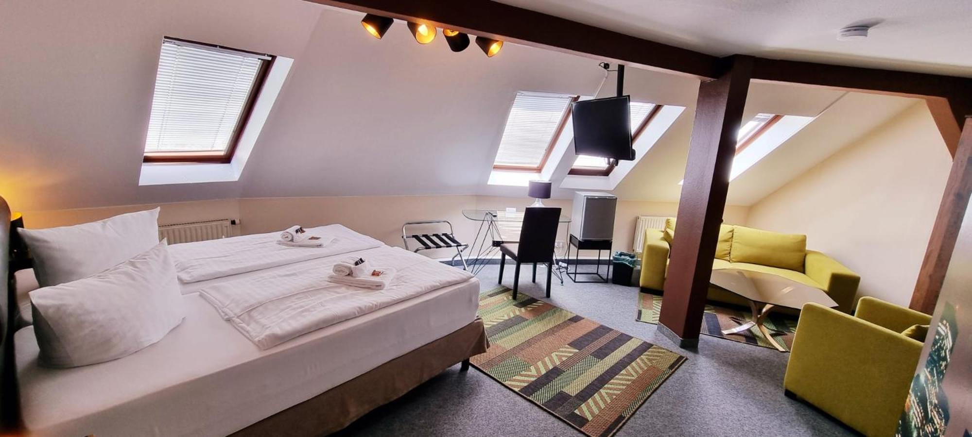 Double Room with Shared Bathroom photo 2