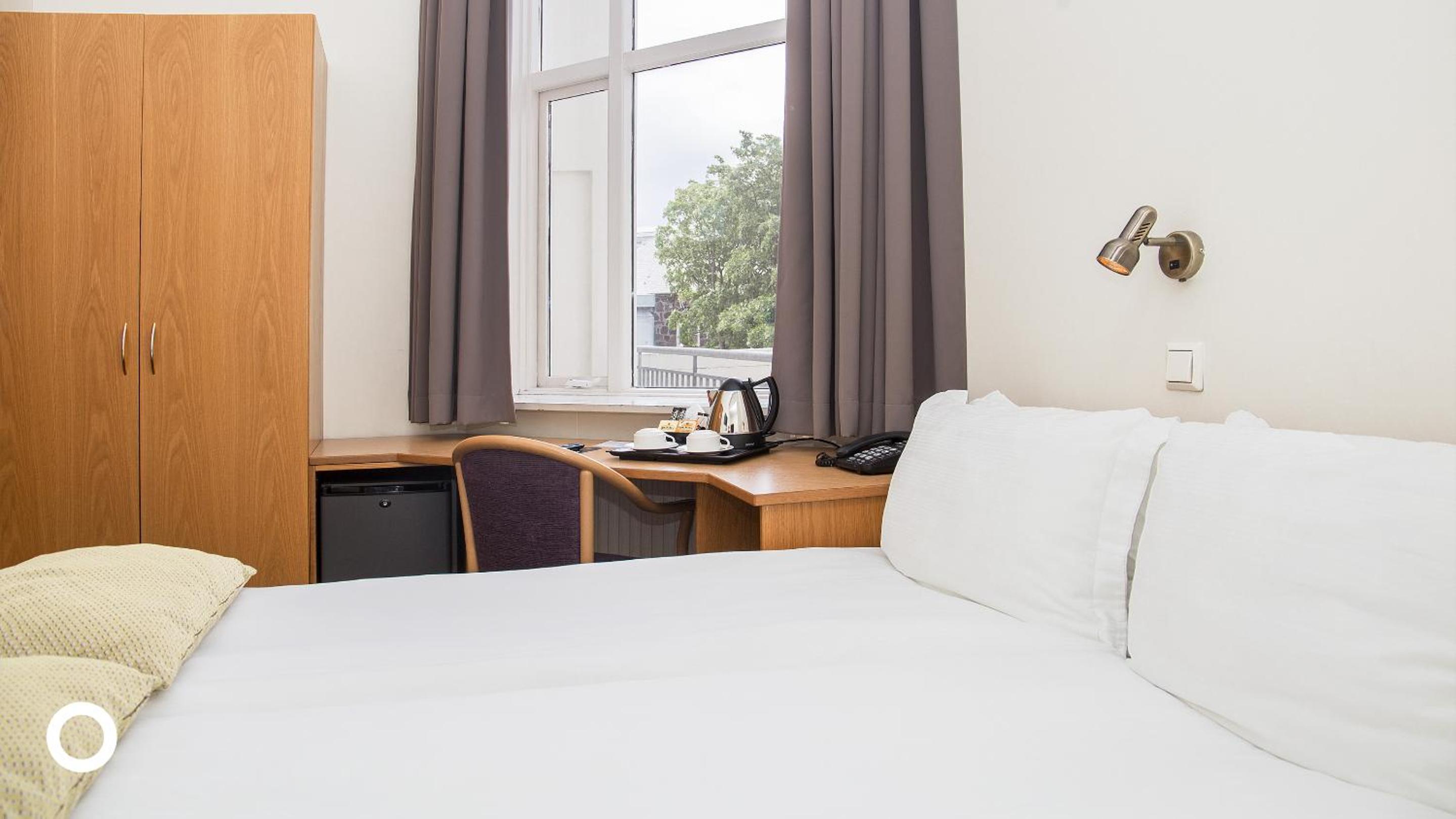Standard Double or Twin Room - Photo 2