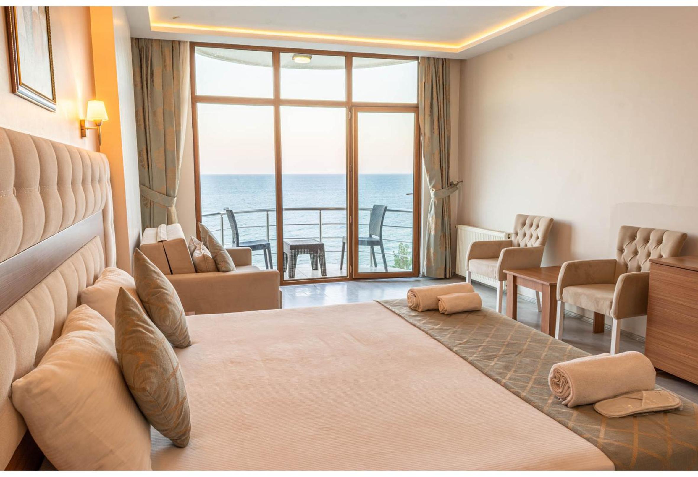 Queen Room with Sea View photo 2