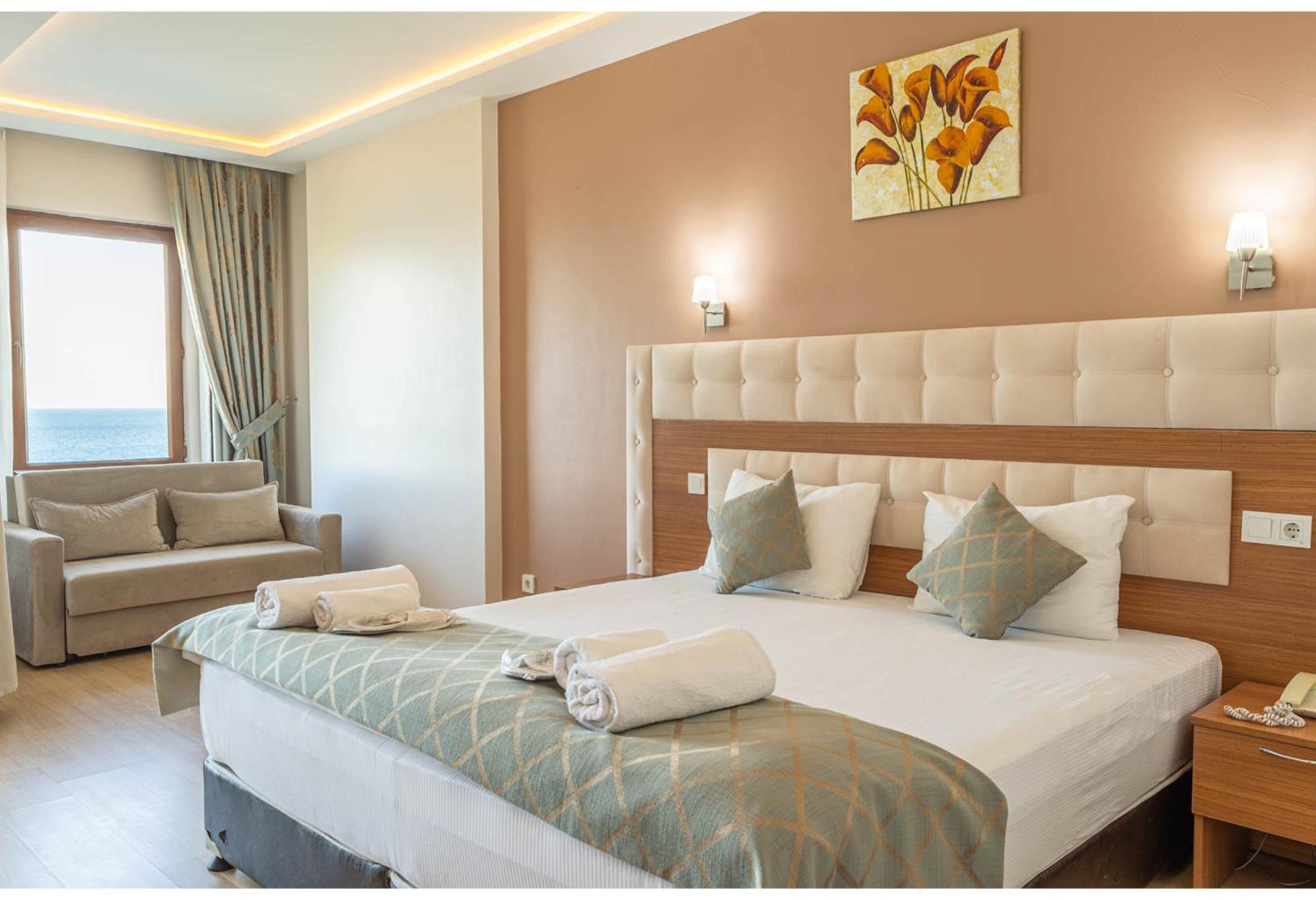 Deluxe Double Room with Balcony and Sea View photo 1