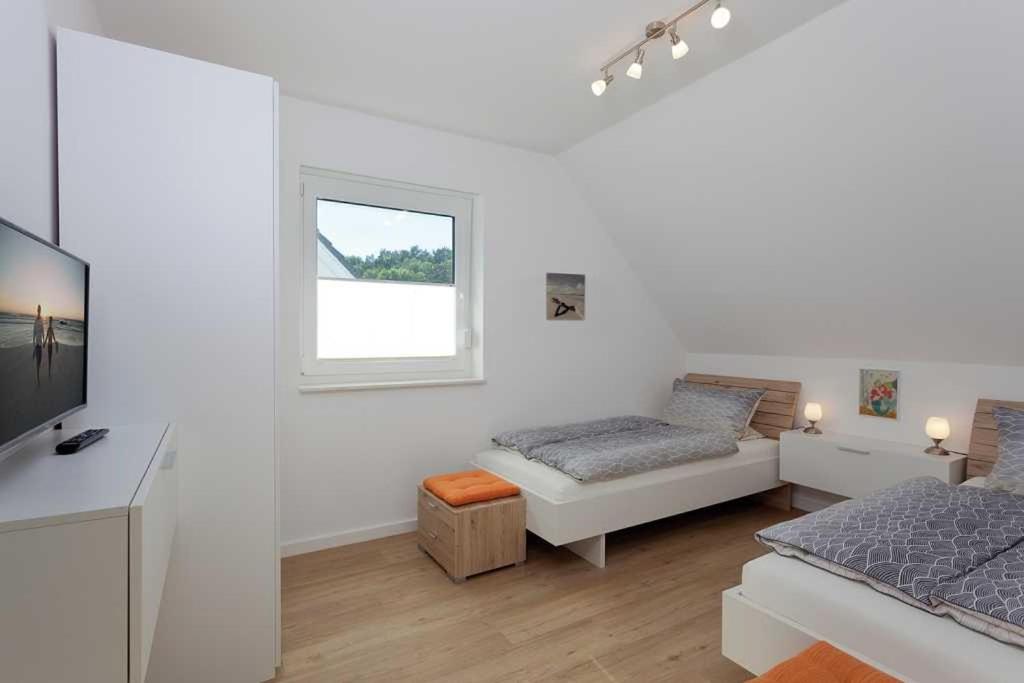 Three-Bedroom House photo 2