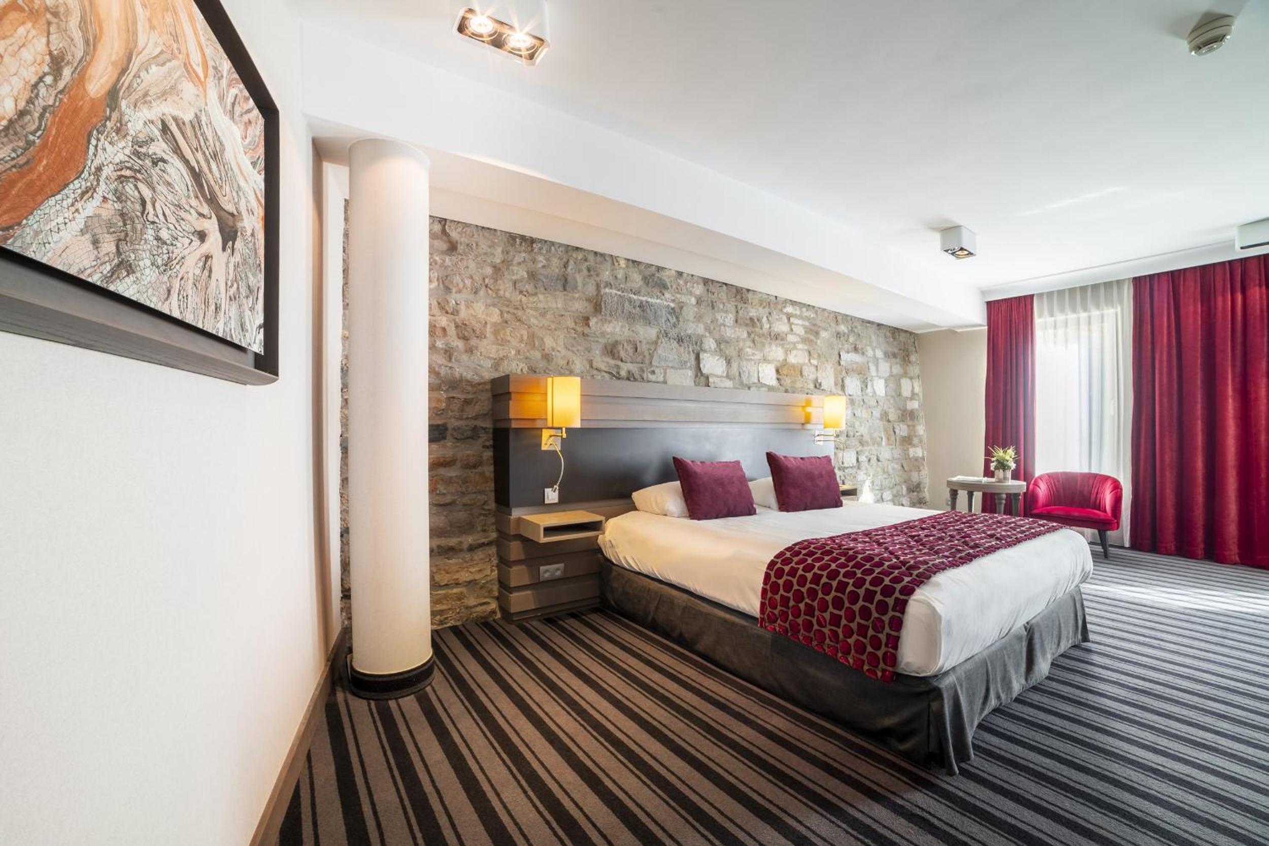 Deluxe Suite - Photo 1