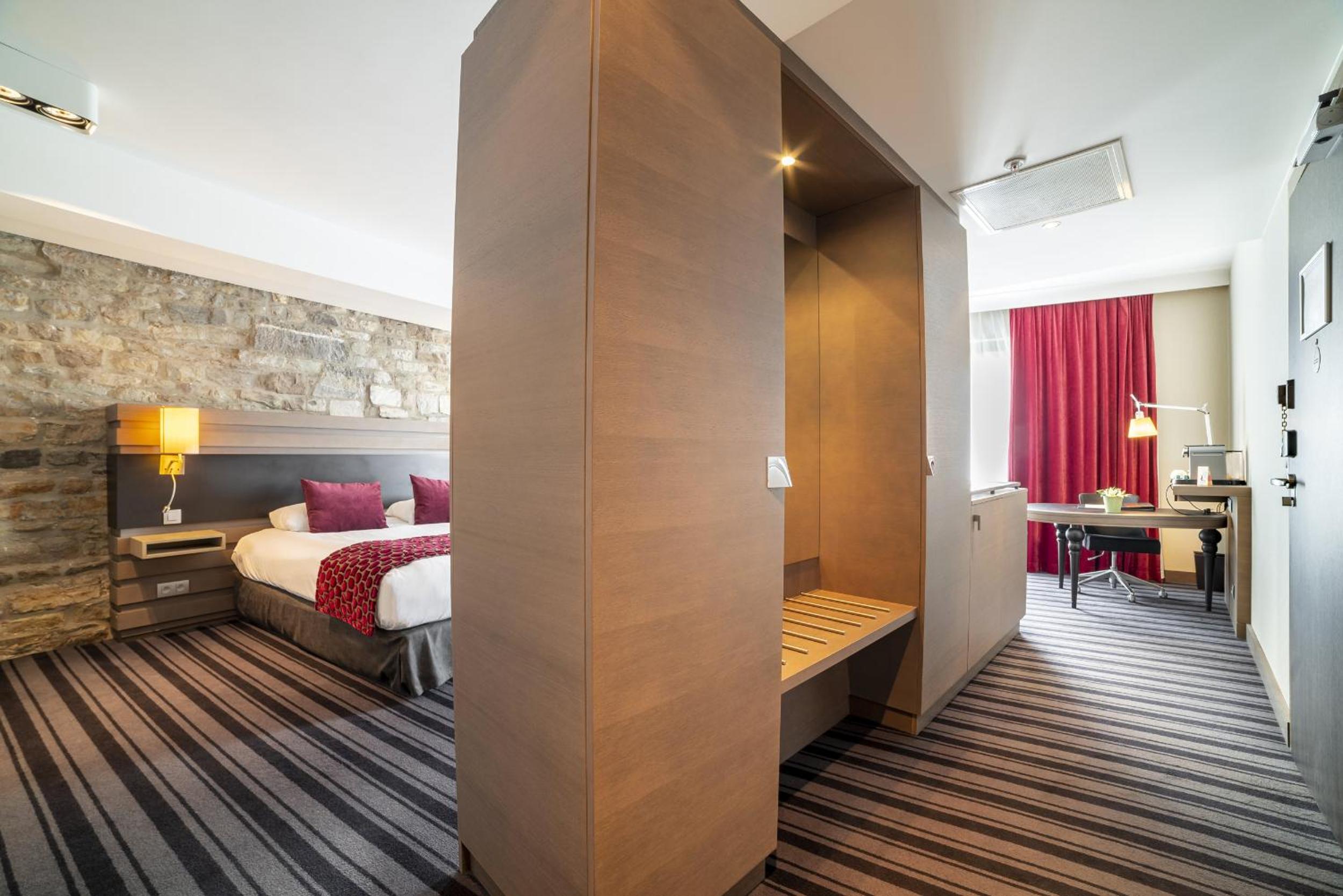Deluxe Suite - Photo 3