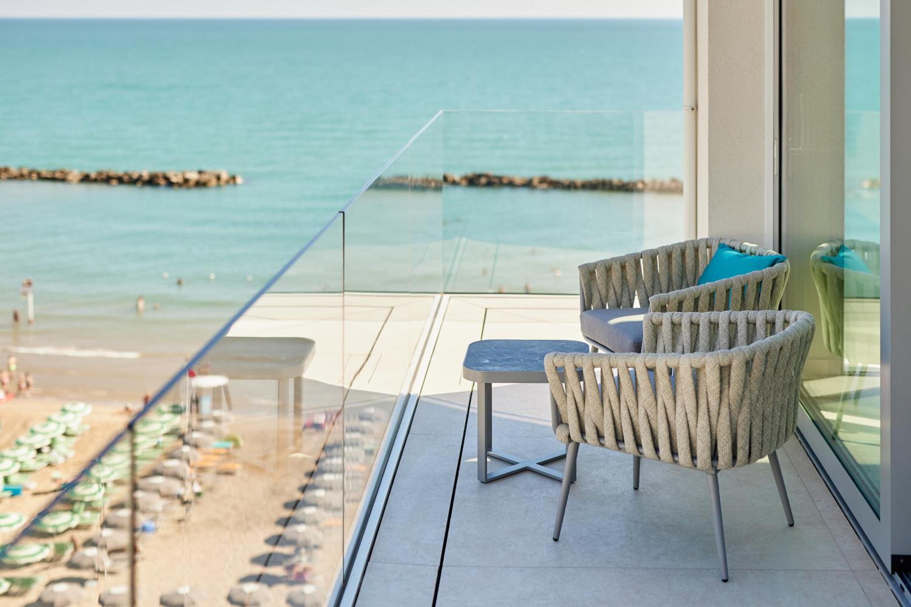 Deluxe Suite with Sea View photo 2