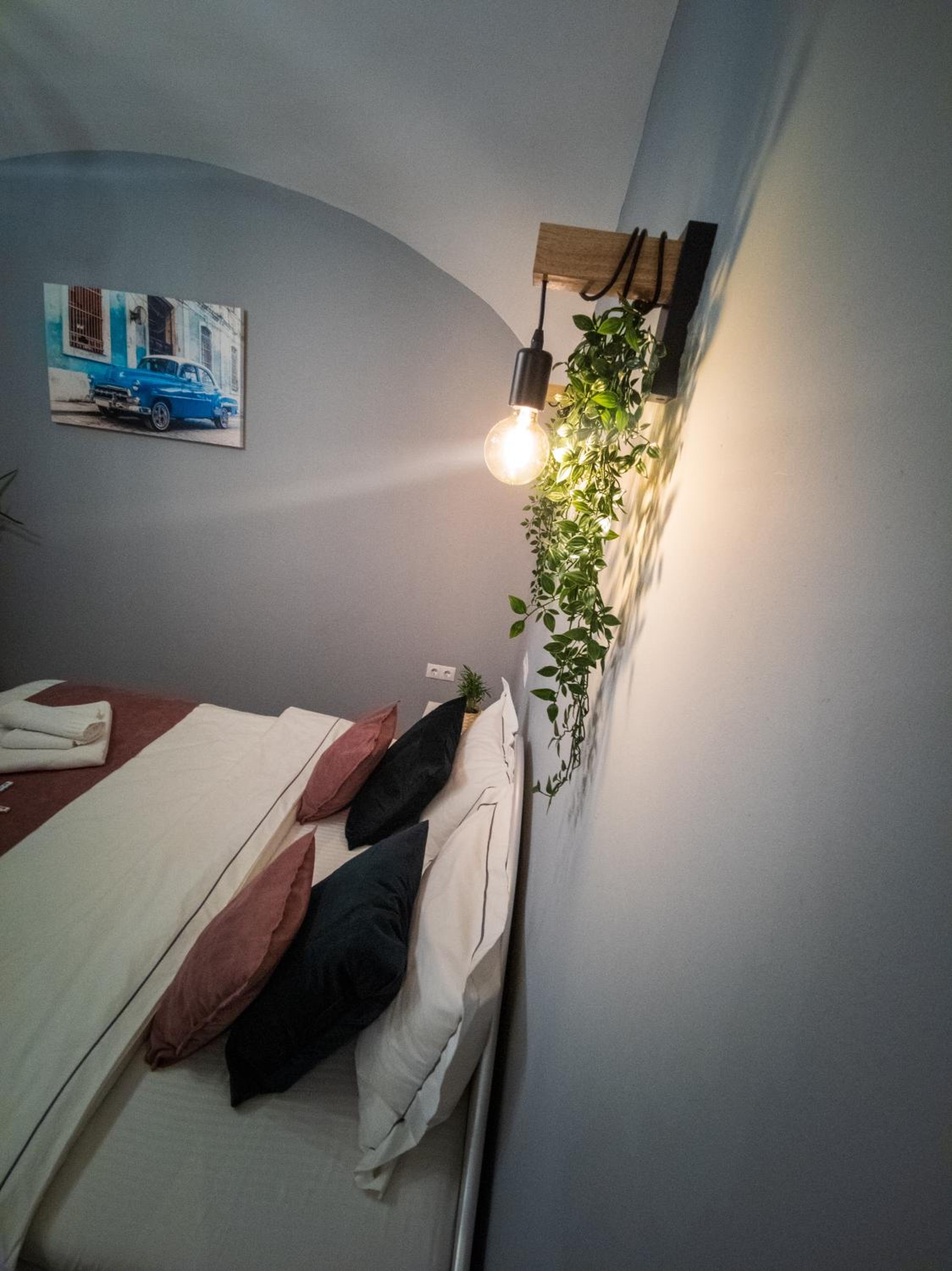 One-Bedroom Apartment - Photo 22