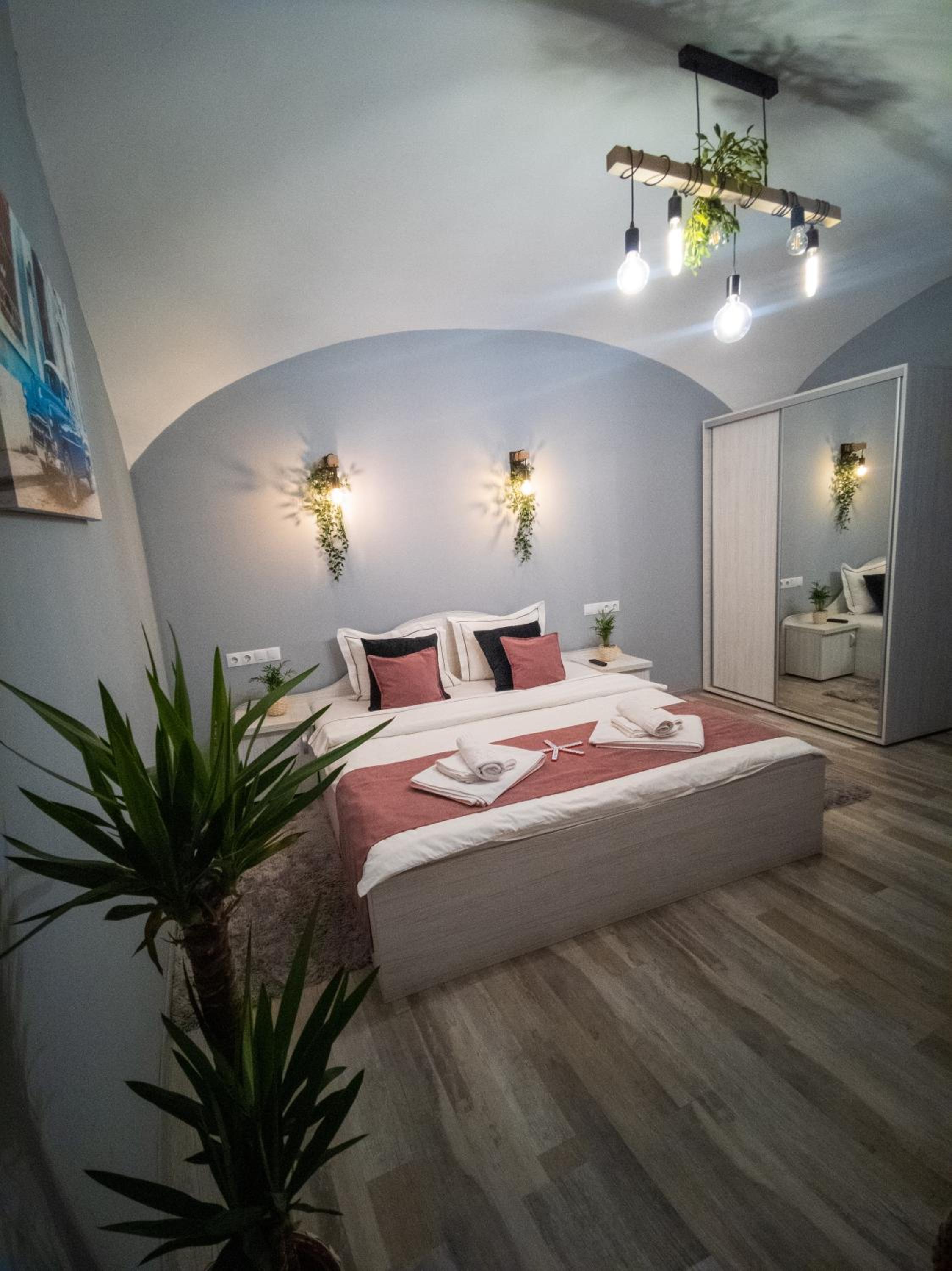 One-Bedroom Apartment - Photo 1