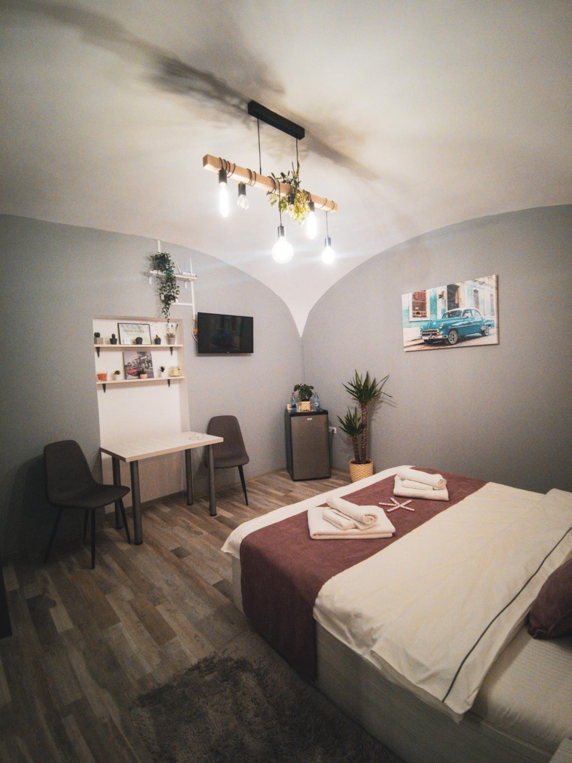 One-Bedroom Apartment - Photo 27