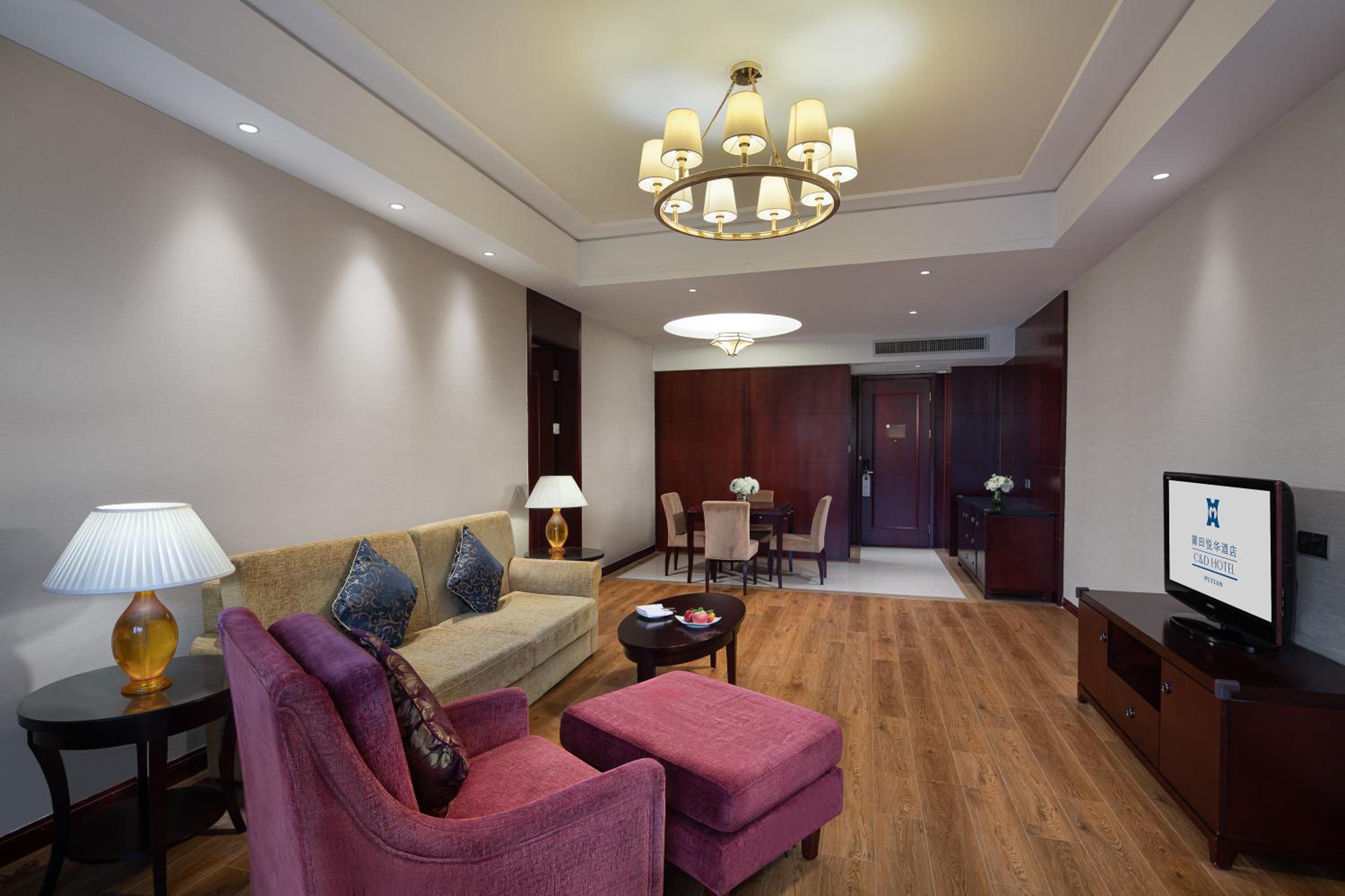 Deluxe Suite with Garden View photo 2