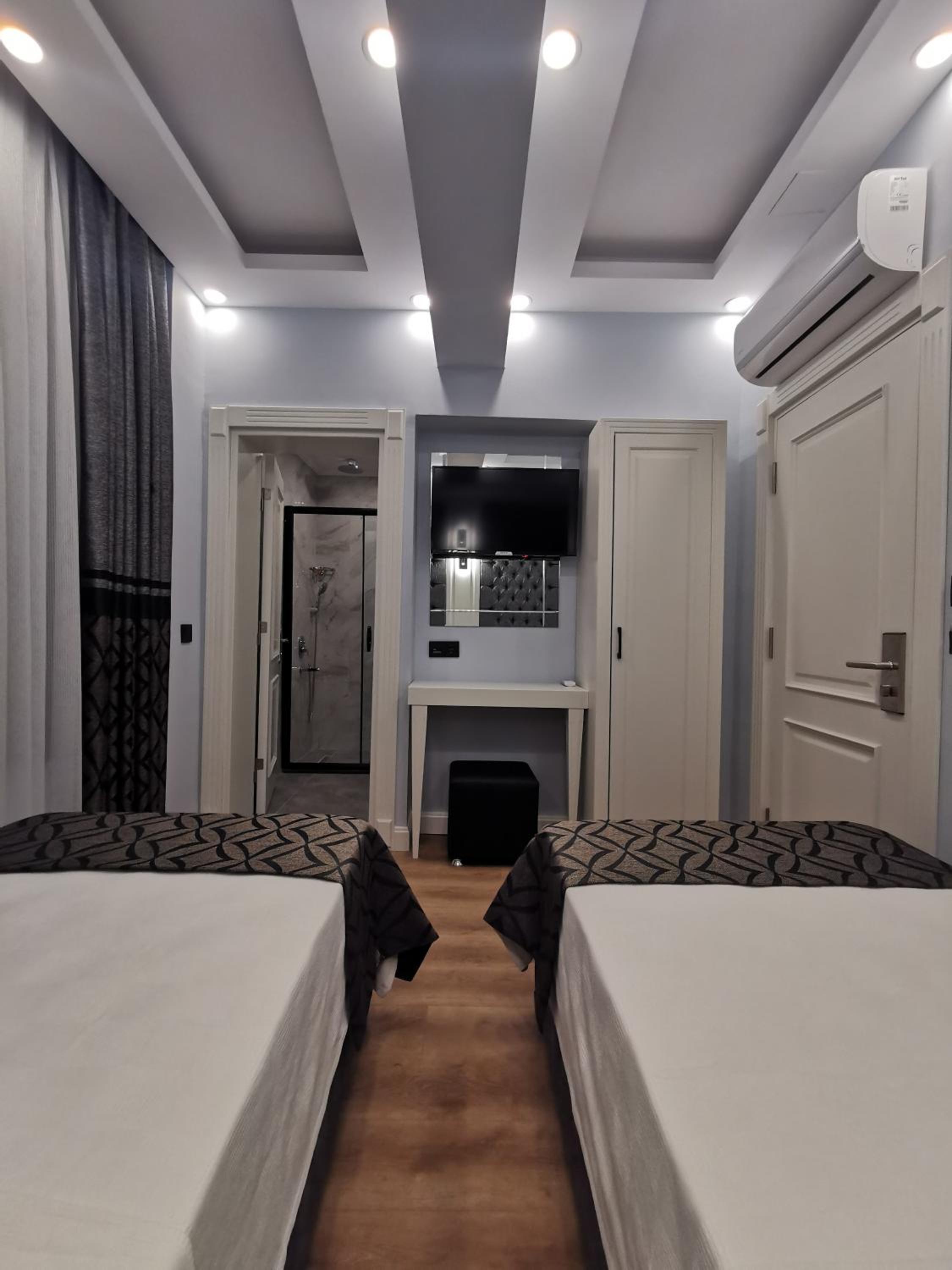 Standard Twin Room photo 2