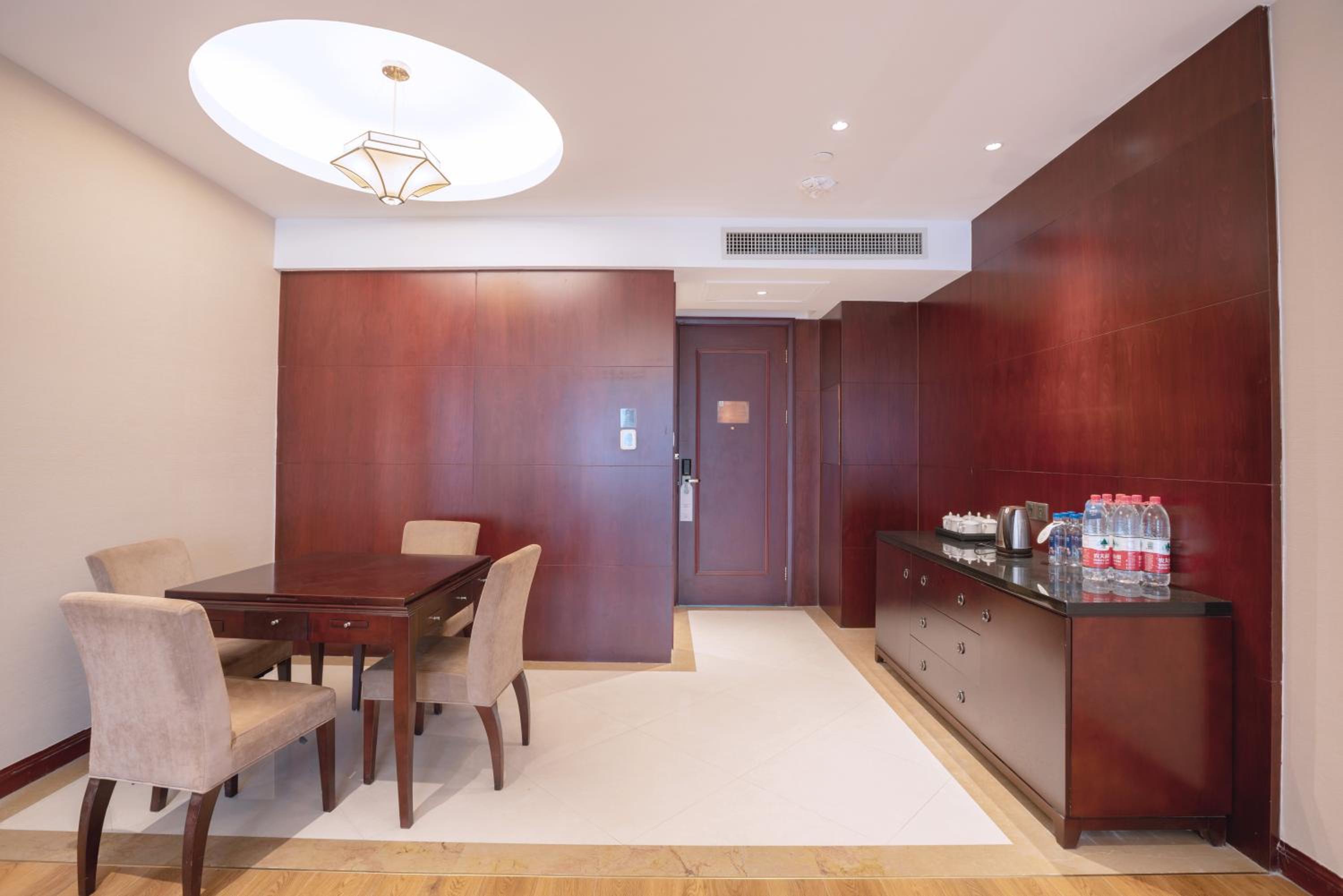 Deluxe Suite with Garden View photo 3