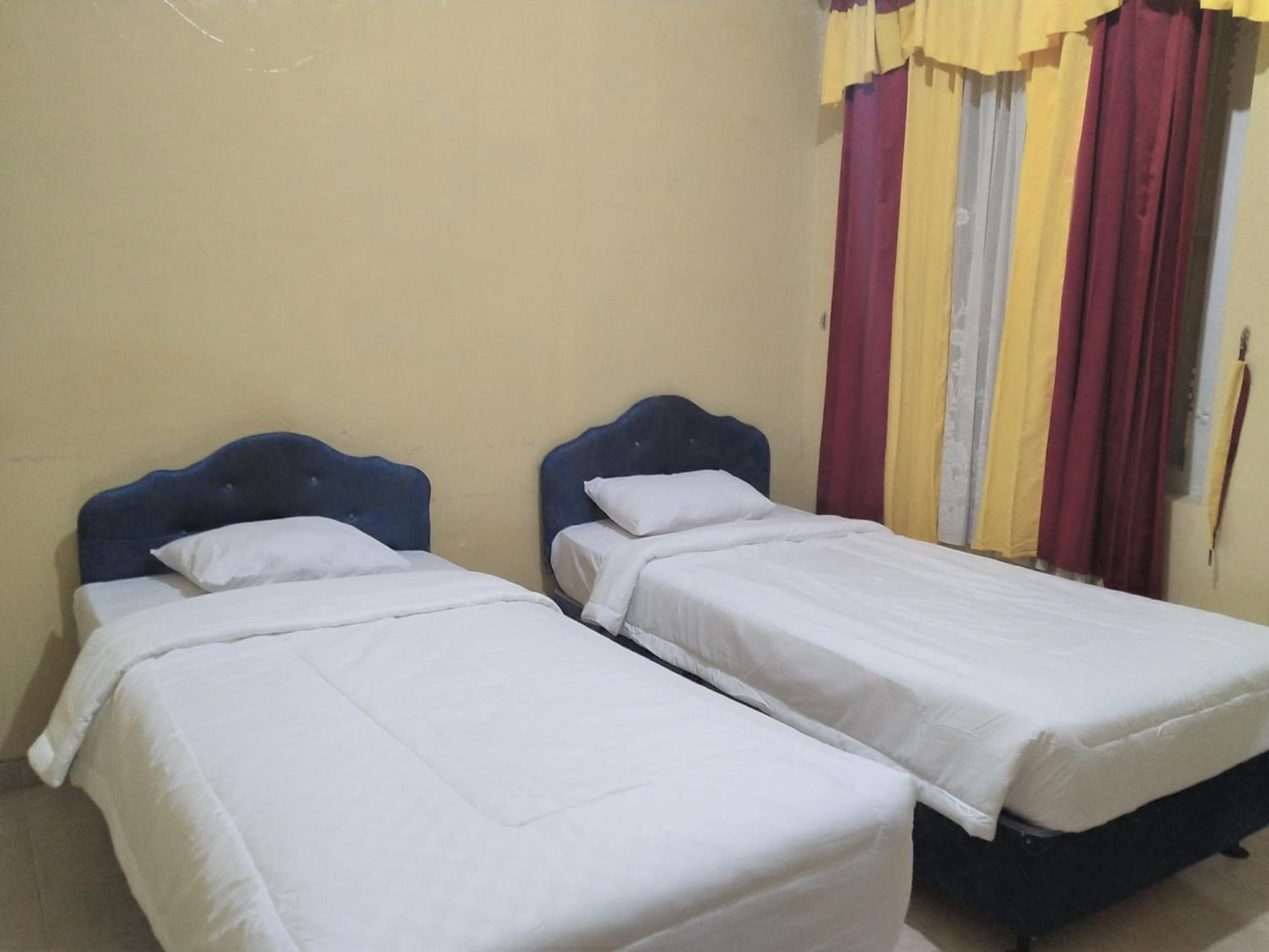 Twin Room - Photo 3