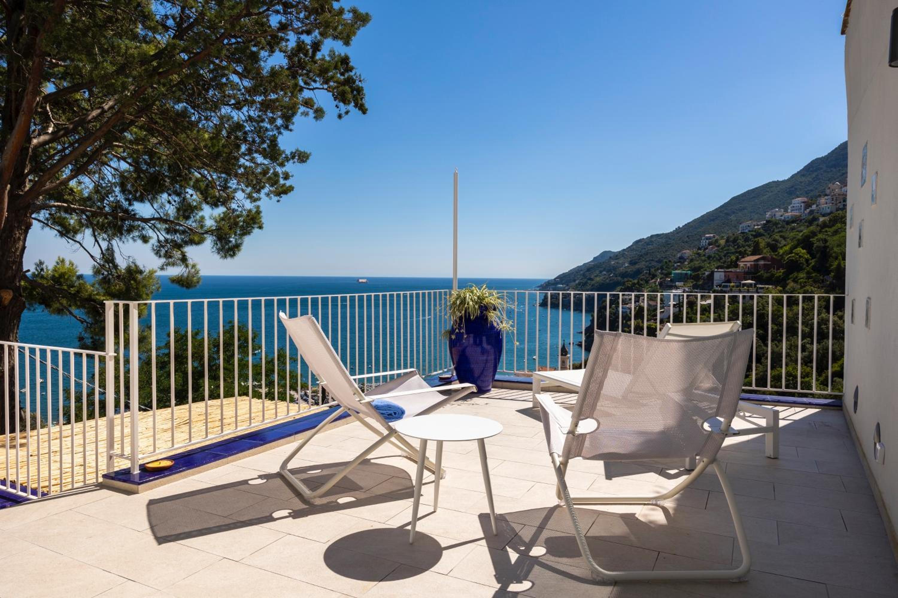 Superior Suite with Sea View - Photo 5