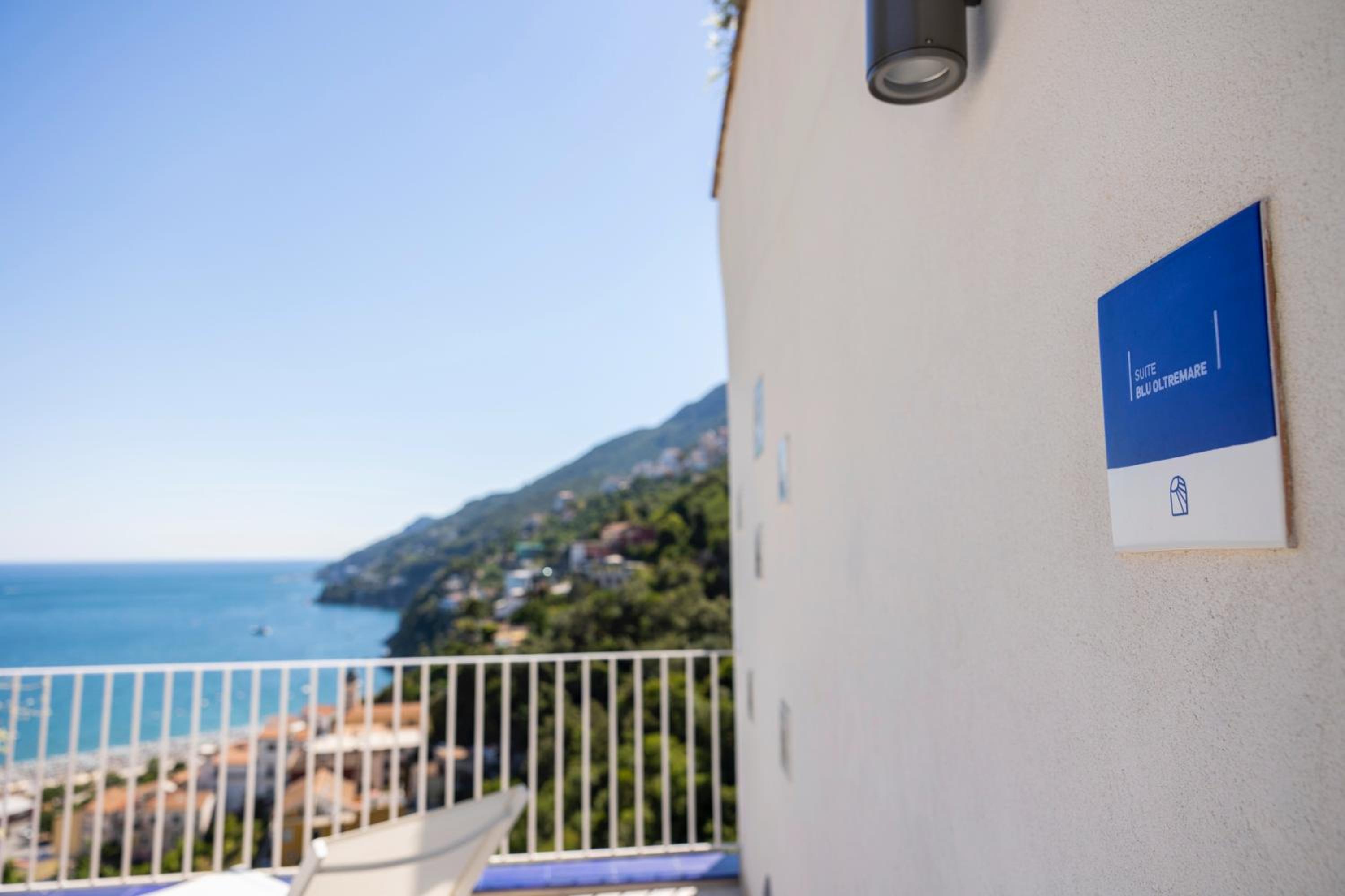Superior Suite with Sea View - Photo 2