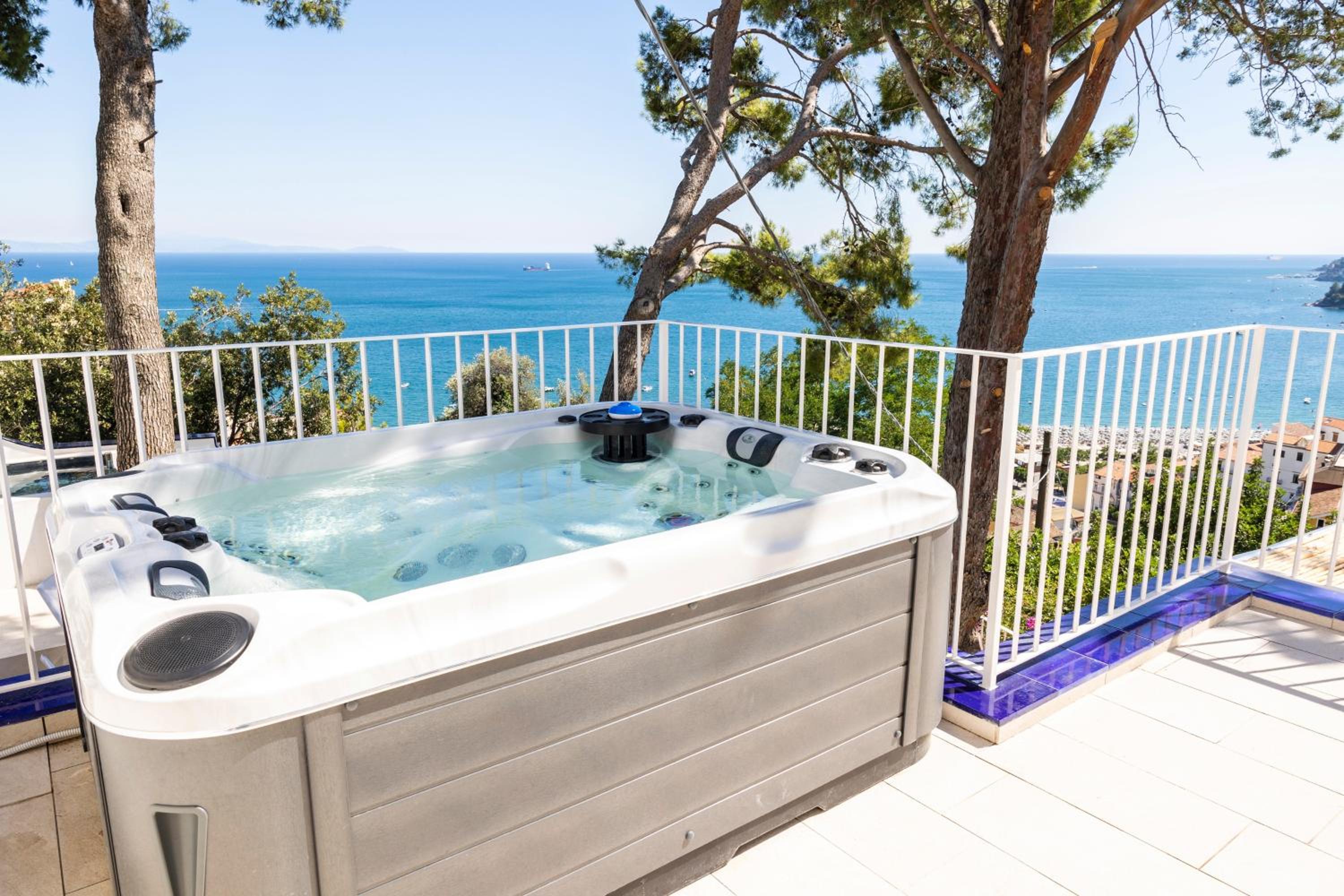 Superior Suite with Sea View - Photo 23