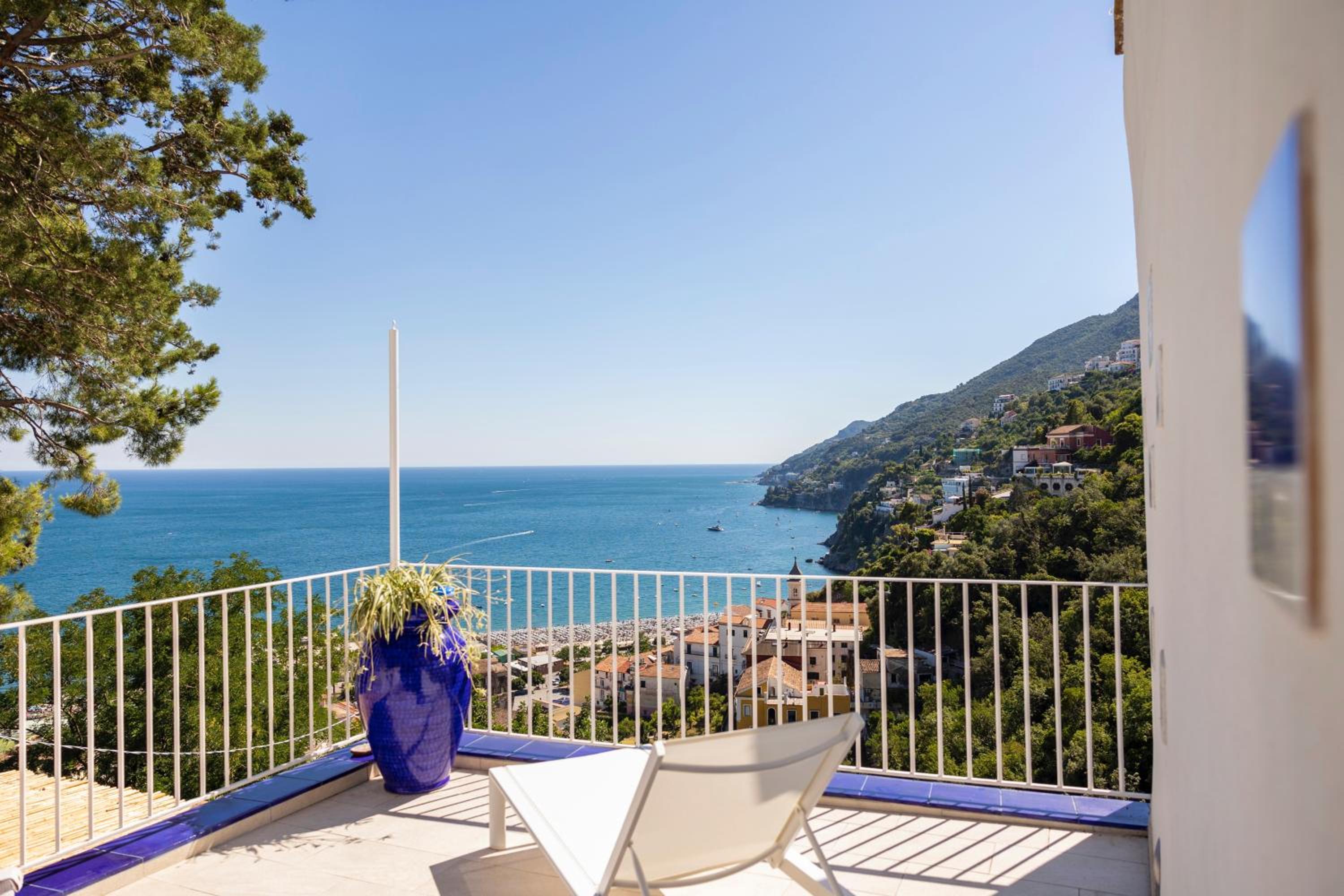 Superior Suite with Sea View - Photo 24