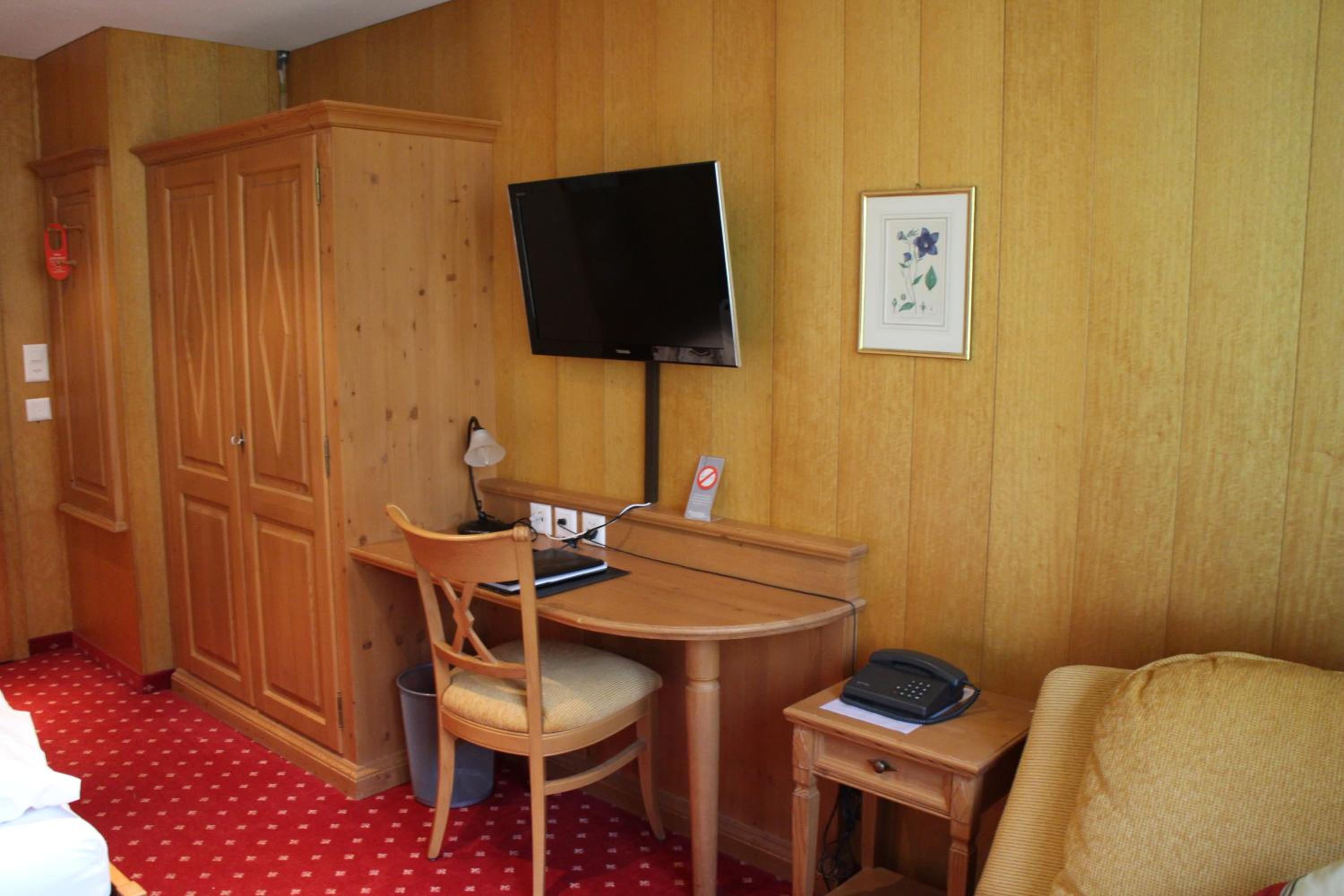 Budget Twin Room with no Mountain View photo 3
