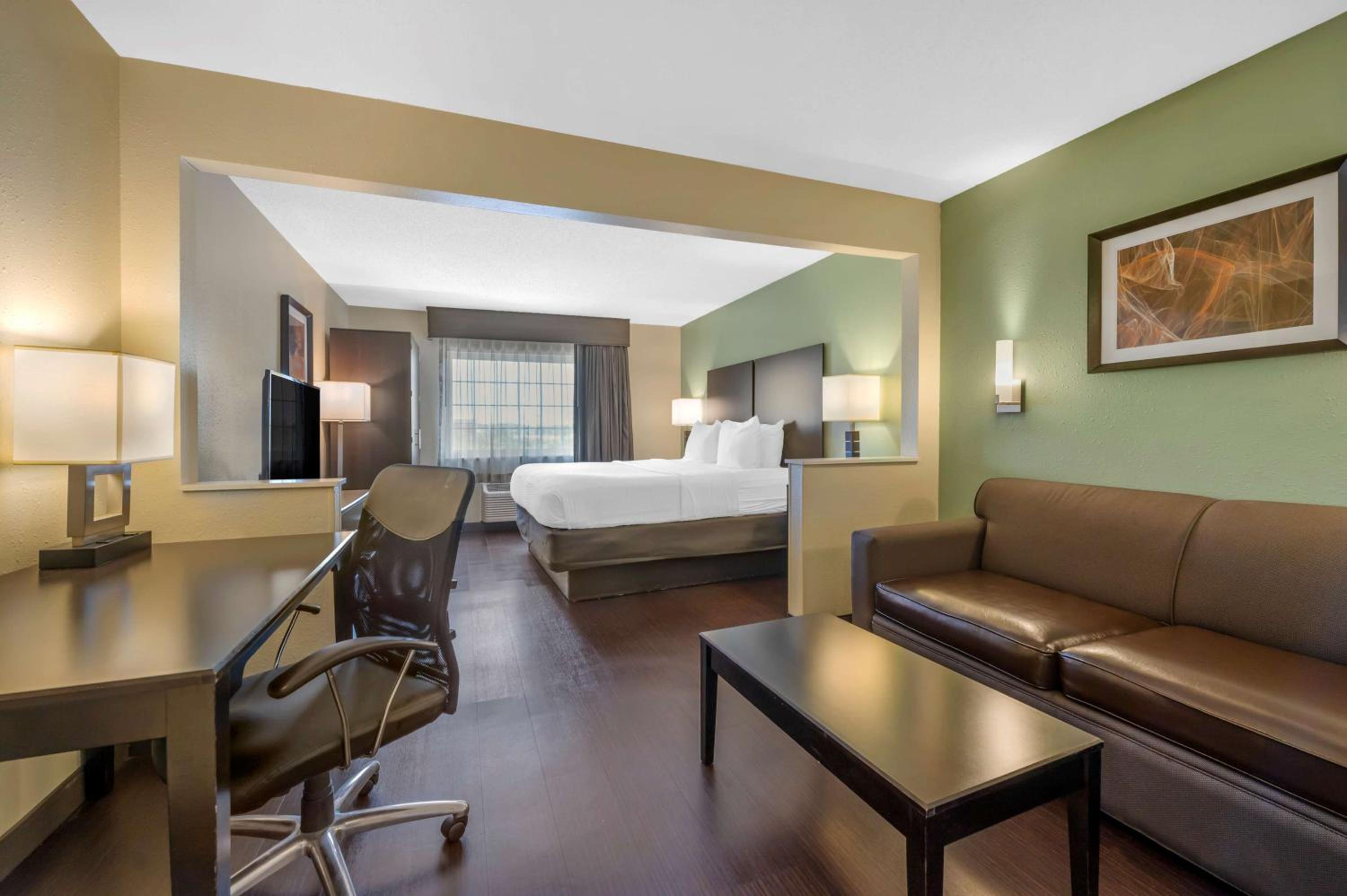 King Room - Non-Smoking - Photo 6