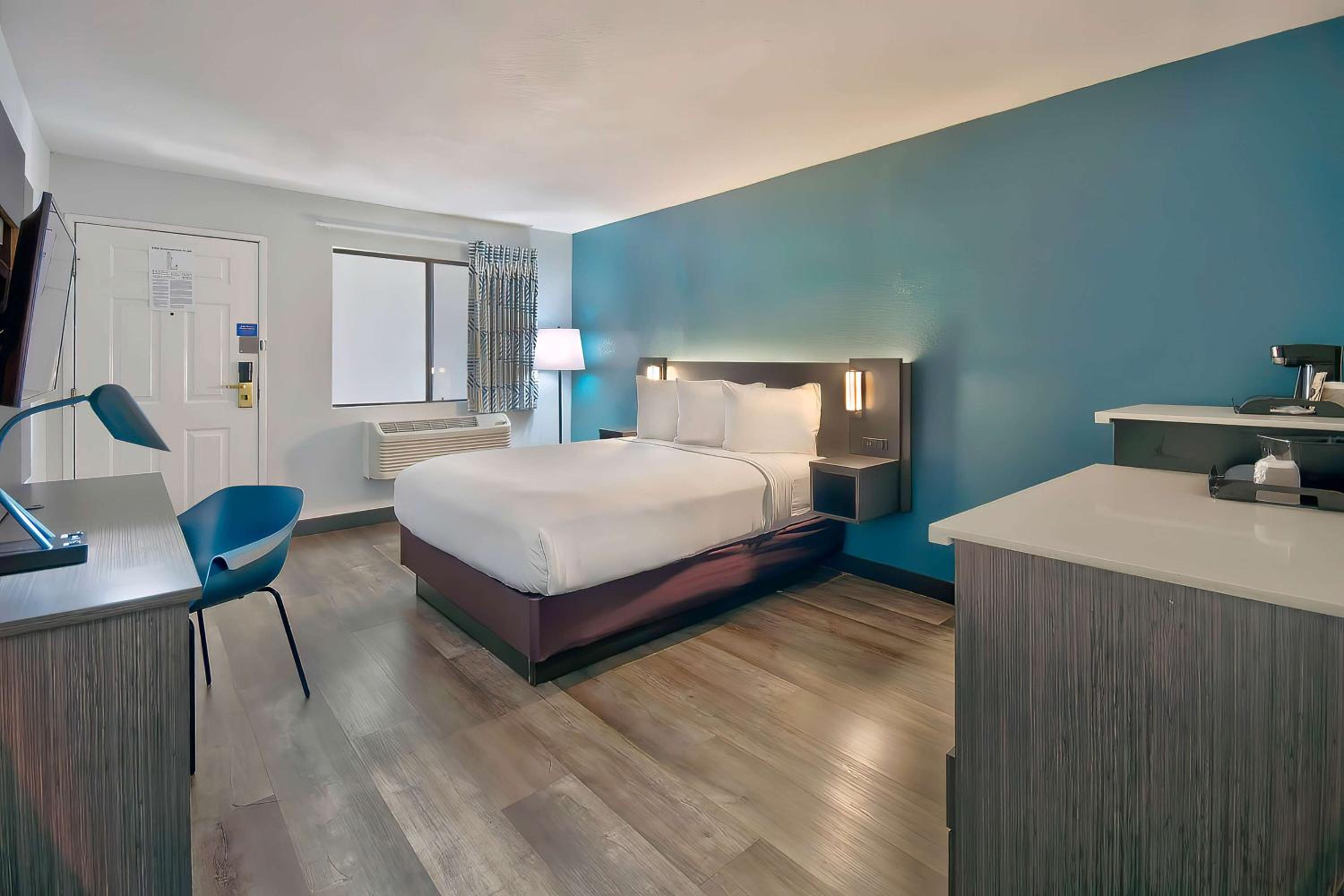 Standard King Room - Photo 1