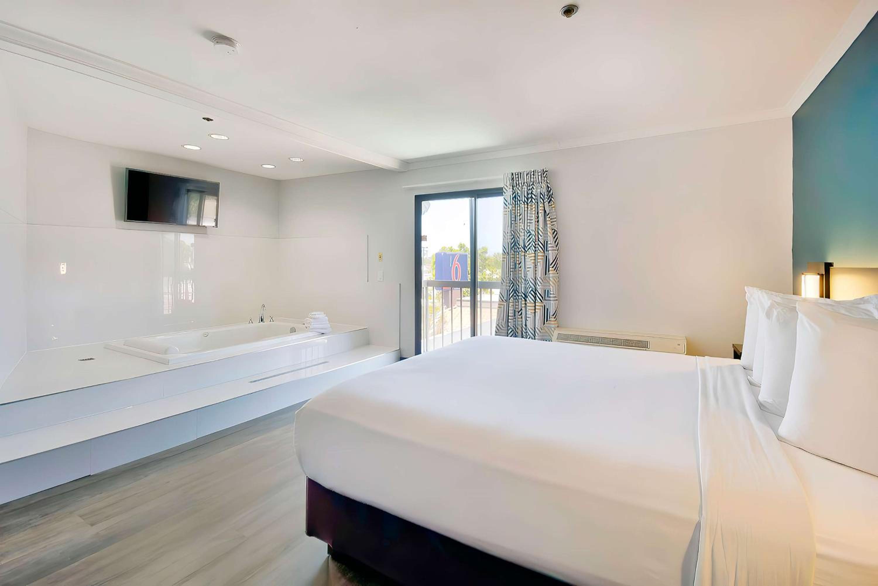 King Room with Spa Bath - Non-Smoking - Photo 1