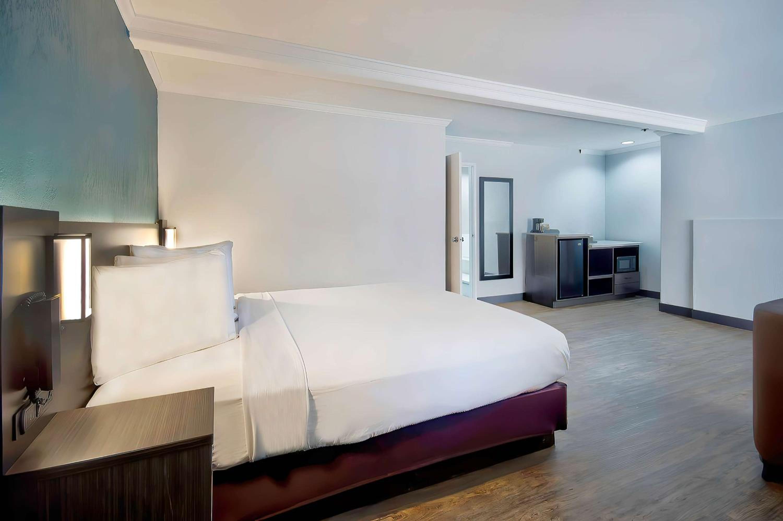 King Room with Spa Bath - Non-Smoking - Photo 13