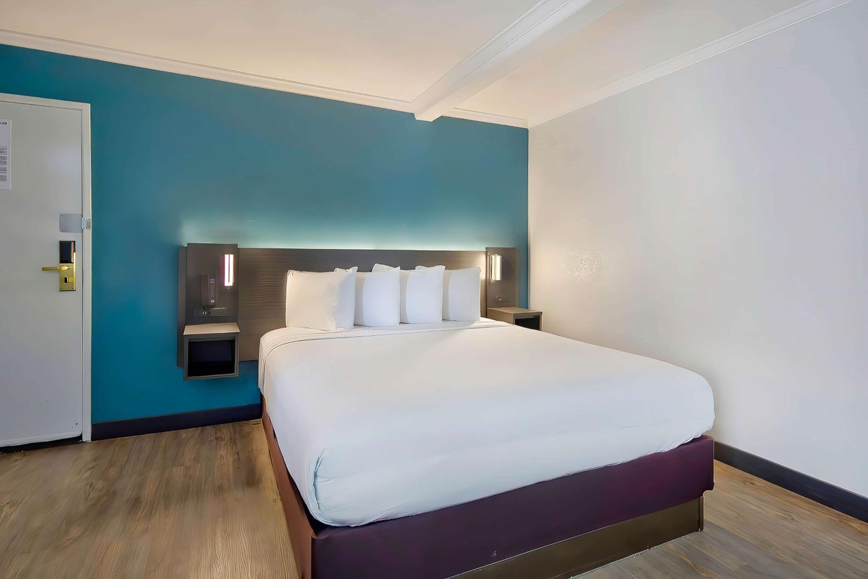 King Room with Spa Bath - Non-Smoking - Photo 12