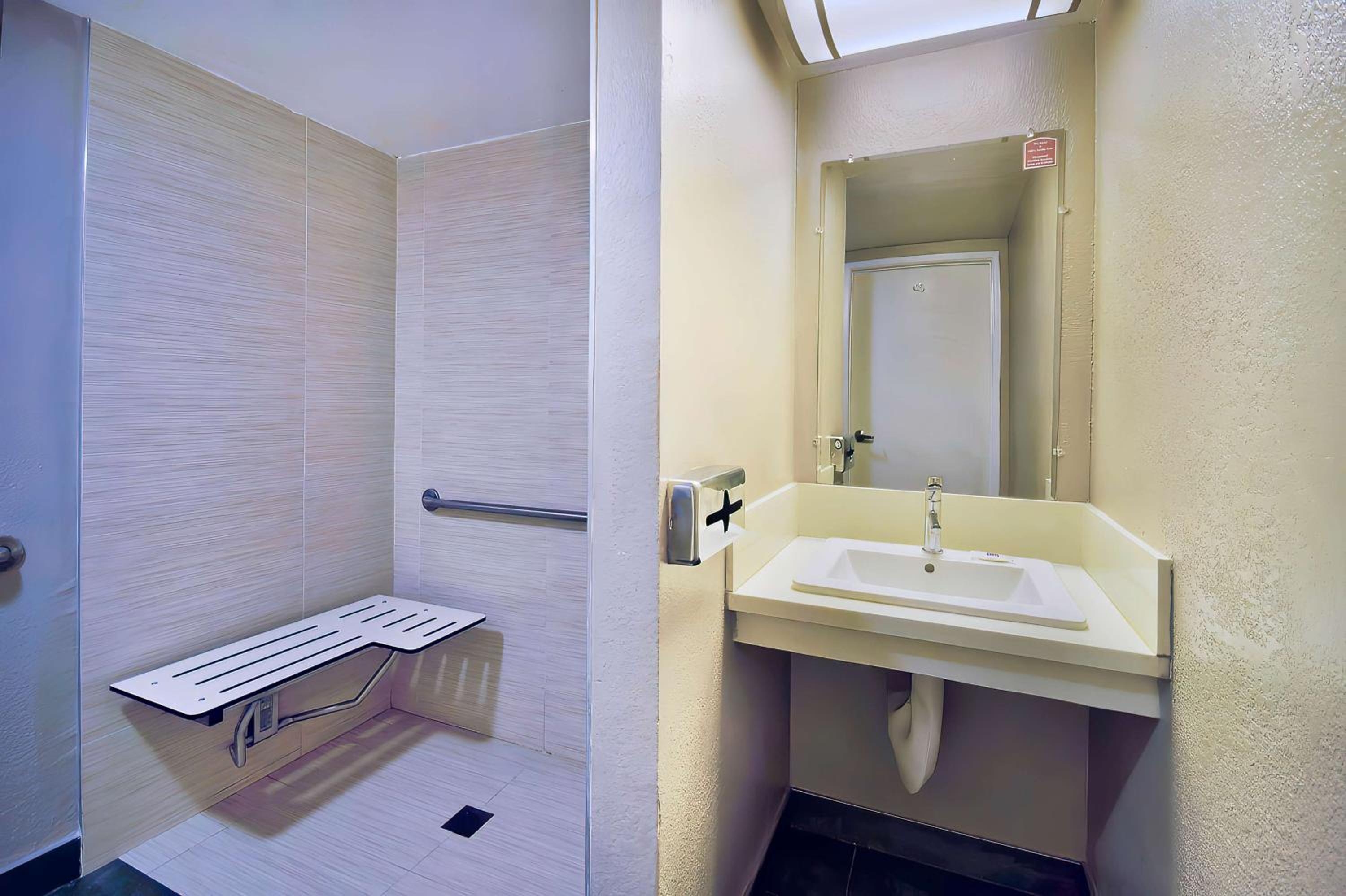 Queen Room with Two Queen Beds - Disability Access - Roll In Shower - Photo 6